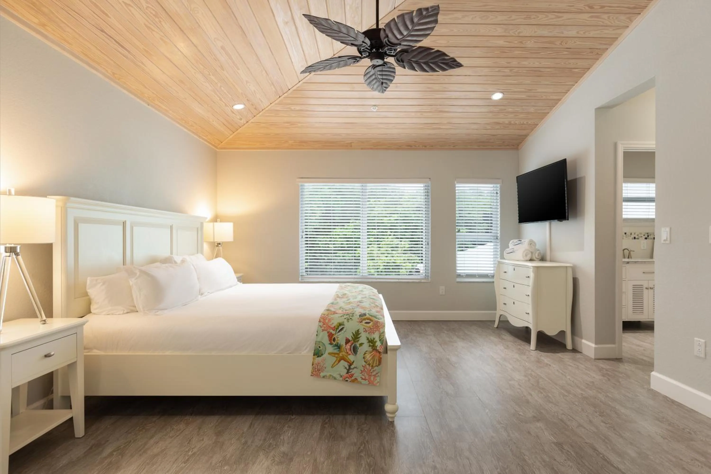 Bed in Dolphin Point Villas