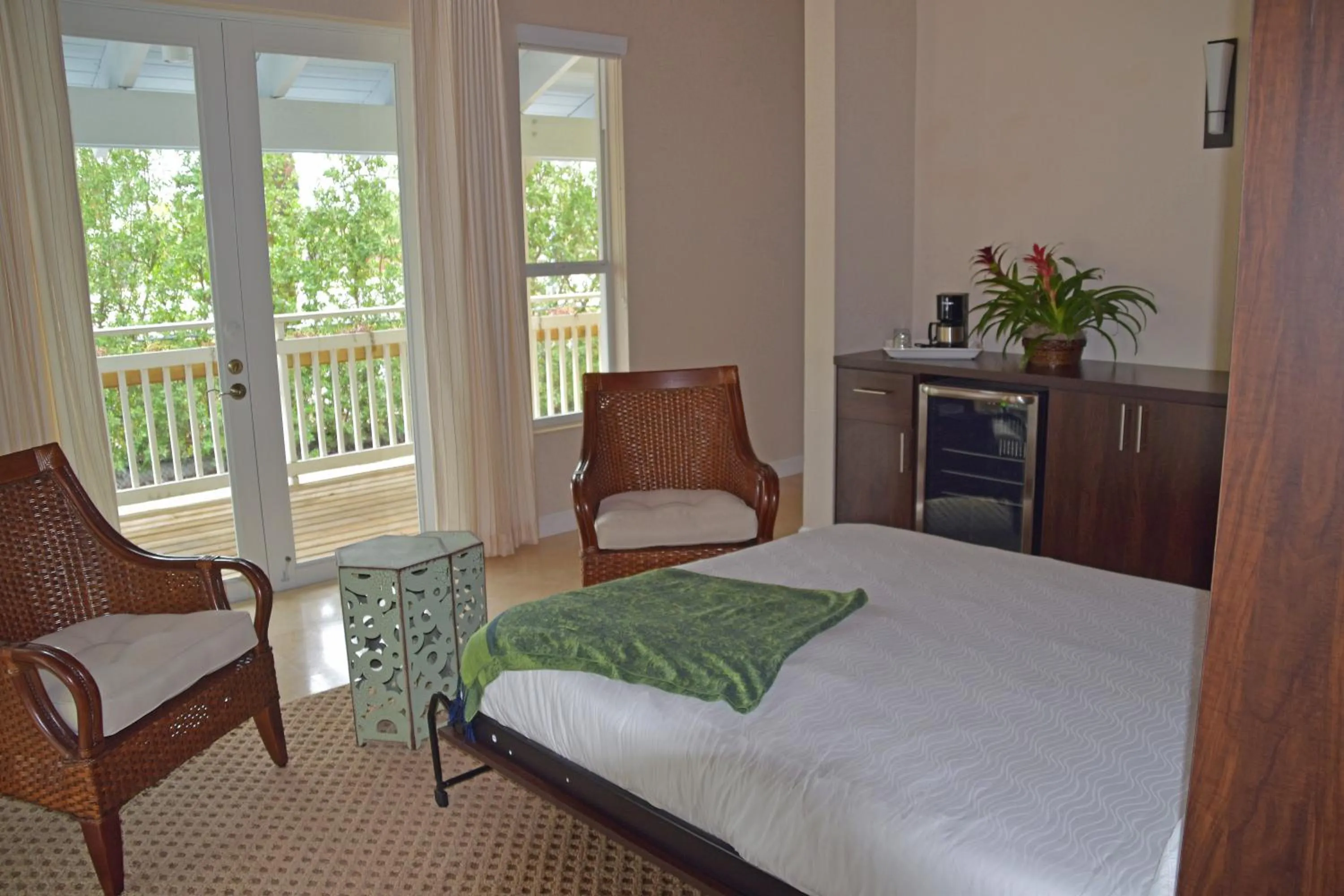 Seating area, Bed in Dolphin Point Villas