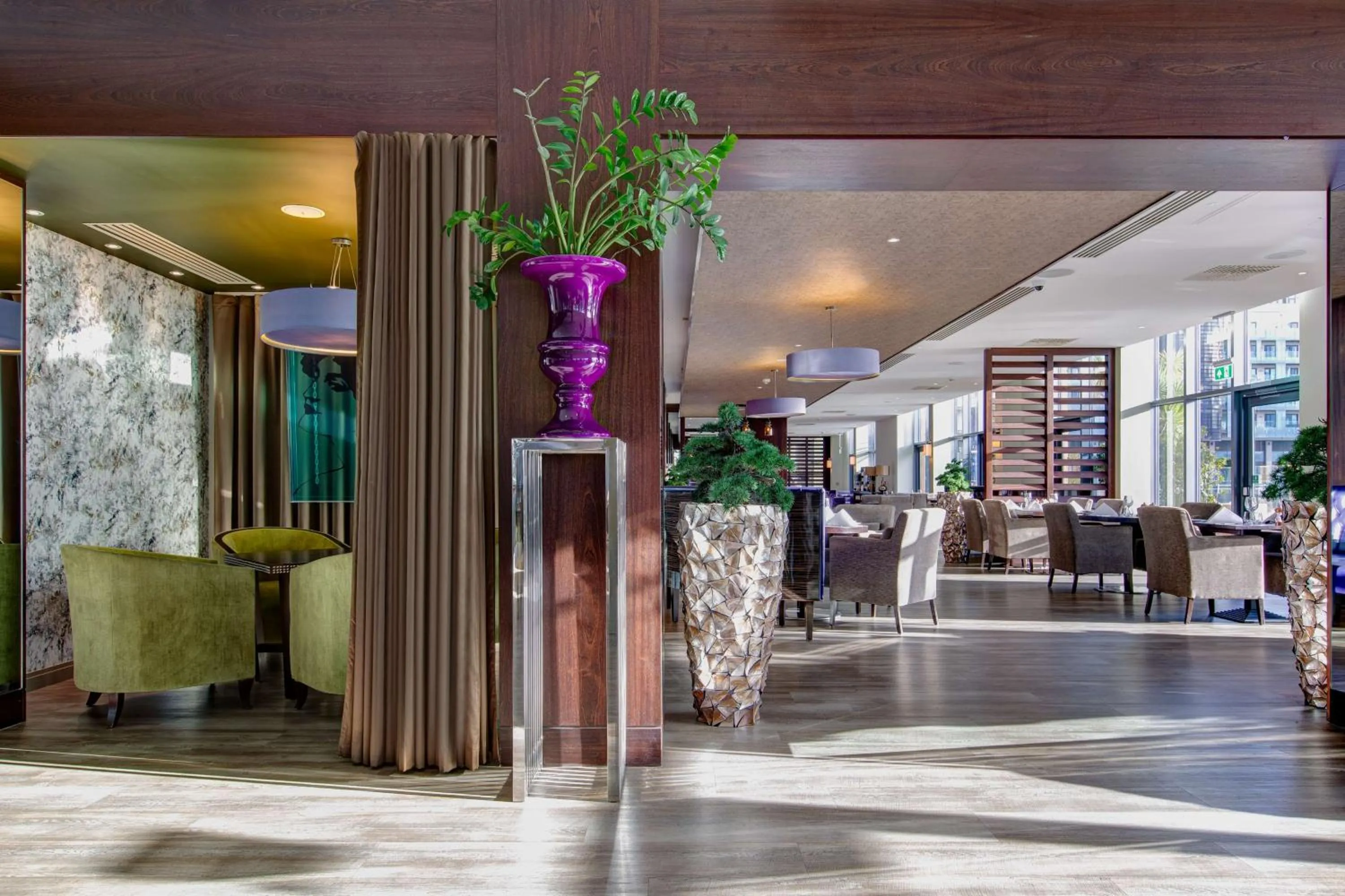 Restaurant/places to eat in Radisson Blu Waterfront Hotel, Jersey