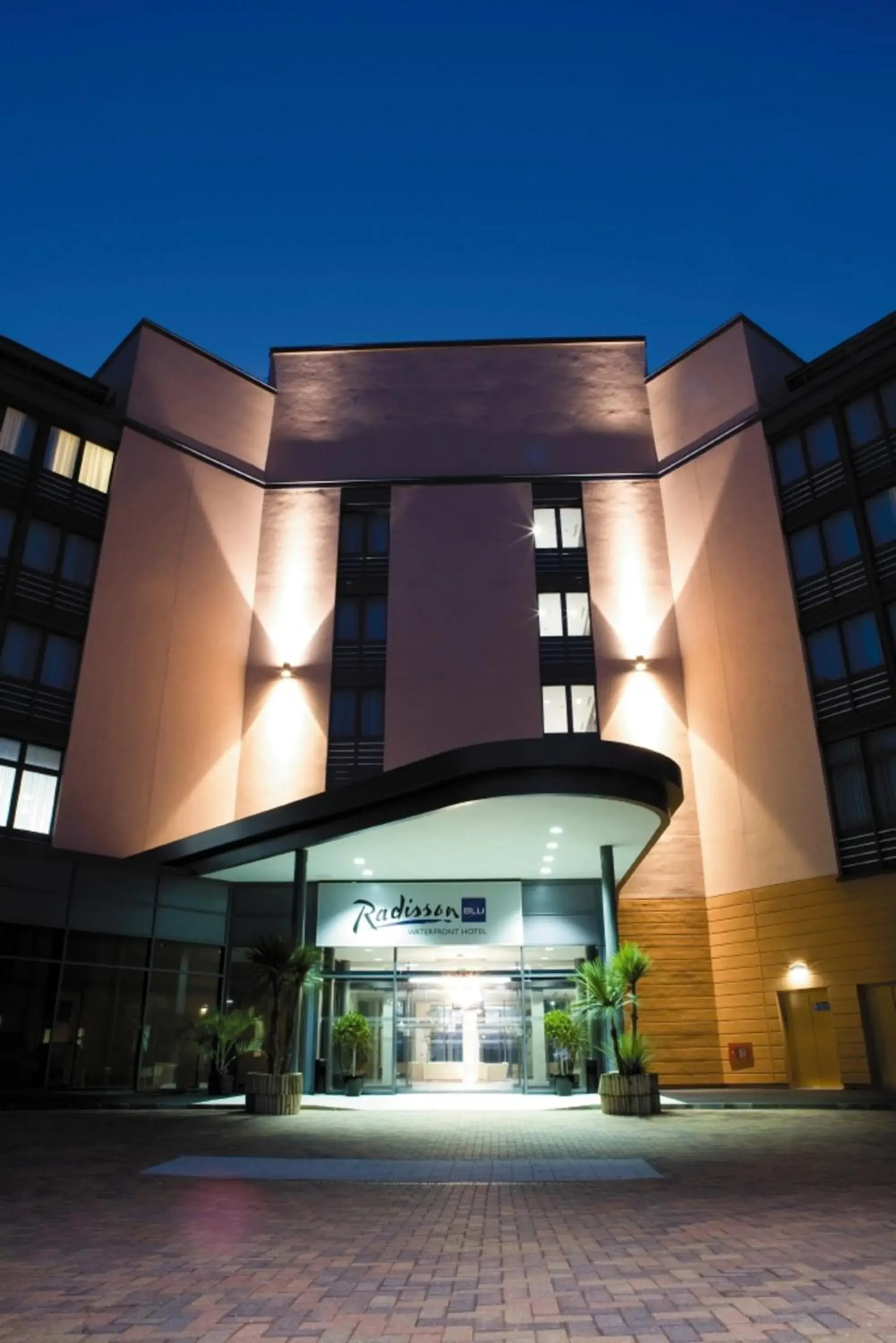 Facade/entrance in Radisson Blu Waterfront Hotel, Jersey Facade/entrance in Radisson Blu Waterfront Hotel, Jersey