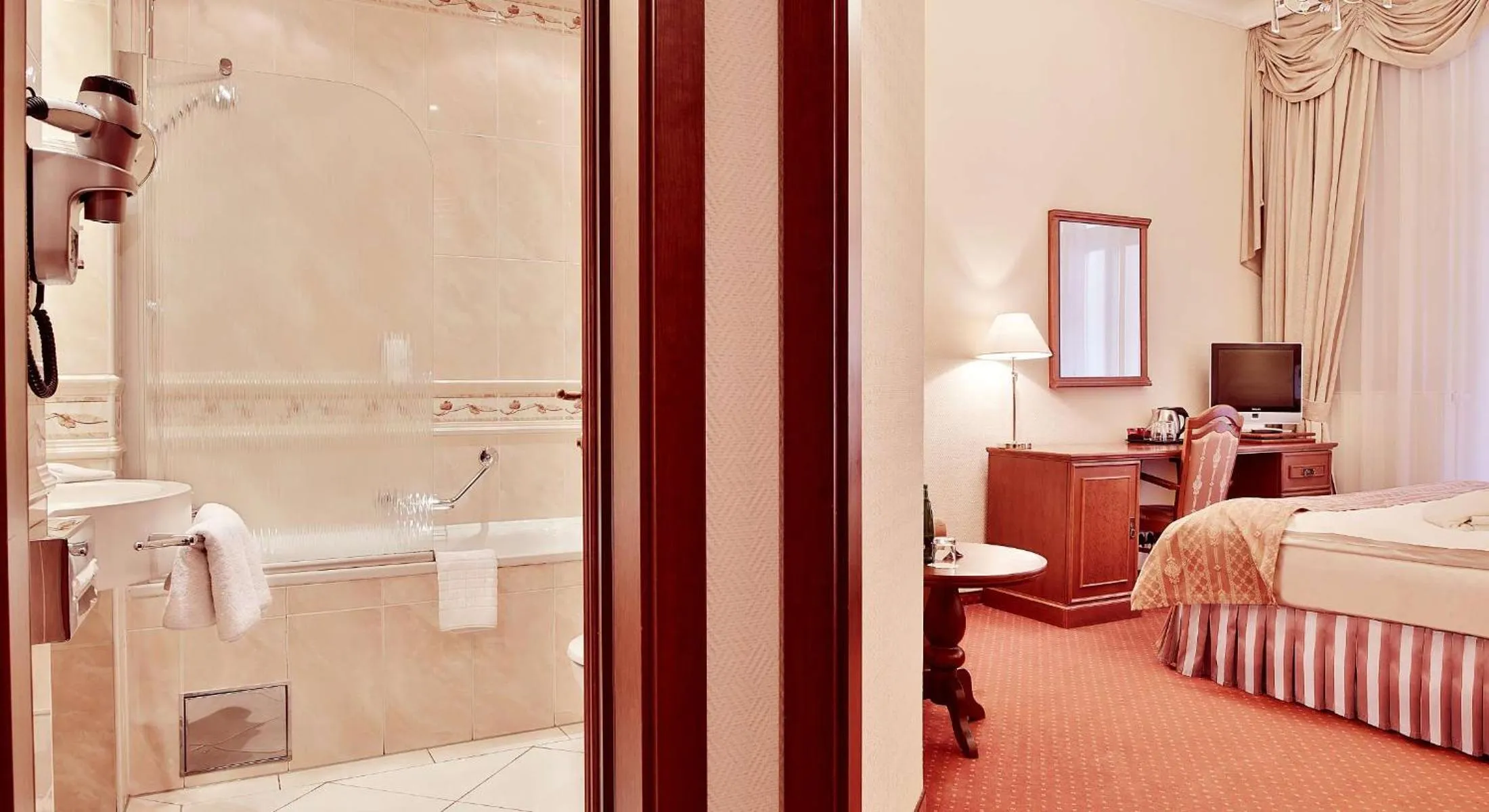 Bedroom, Bed in Olympia Wellness Hotel