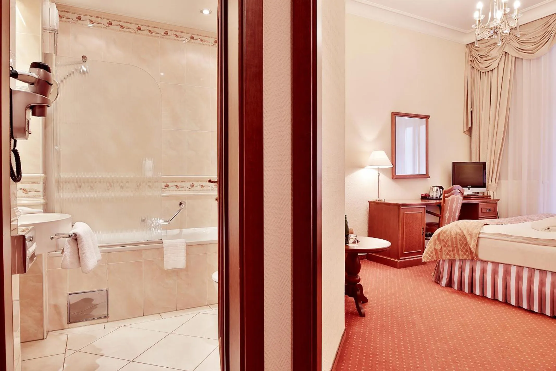 Toilet, Bed in Olympia Wellness Hotel