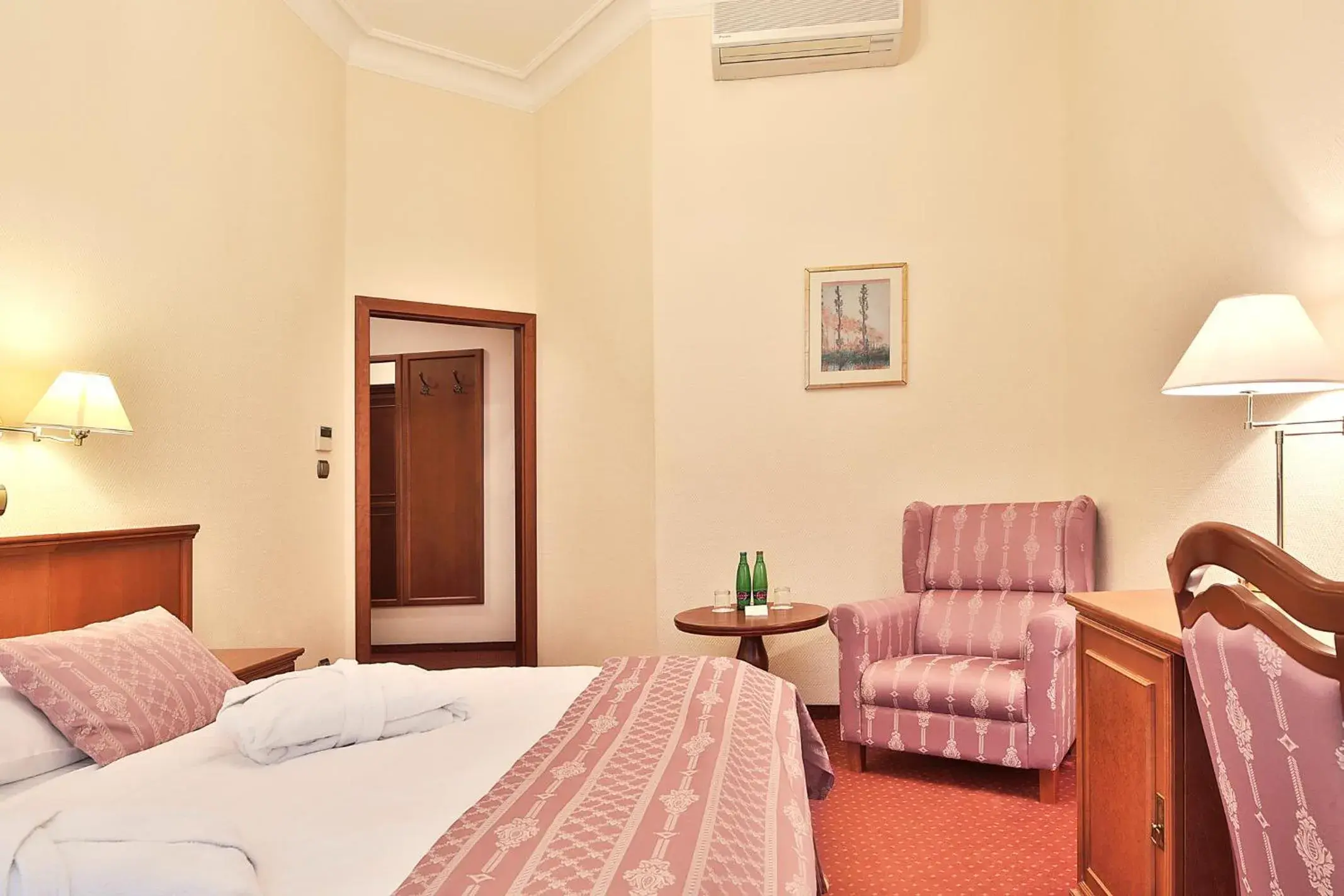 Bed in Olympia Wellness Hotel Bed in Olympia Wellness Hotel