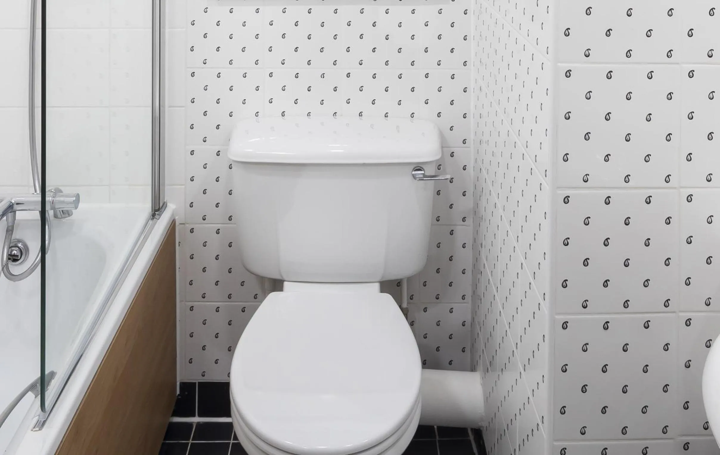 Toilet in Holiday Inn Coventry M6, J2 by IHG