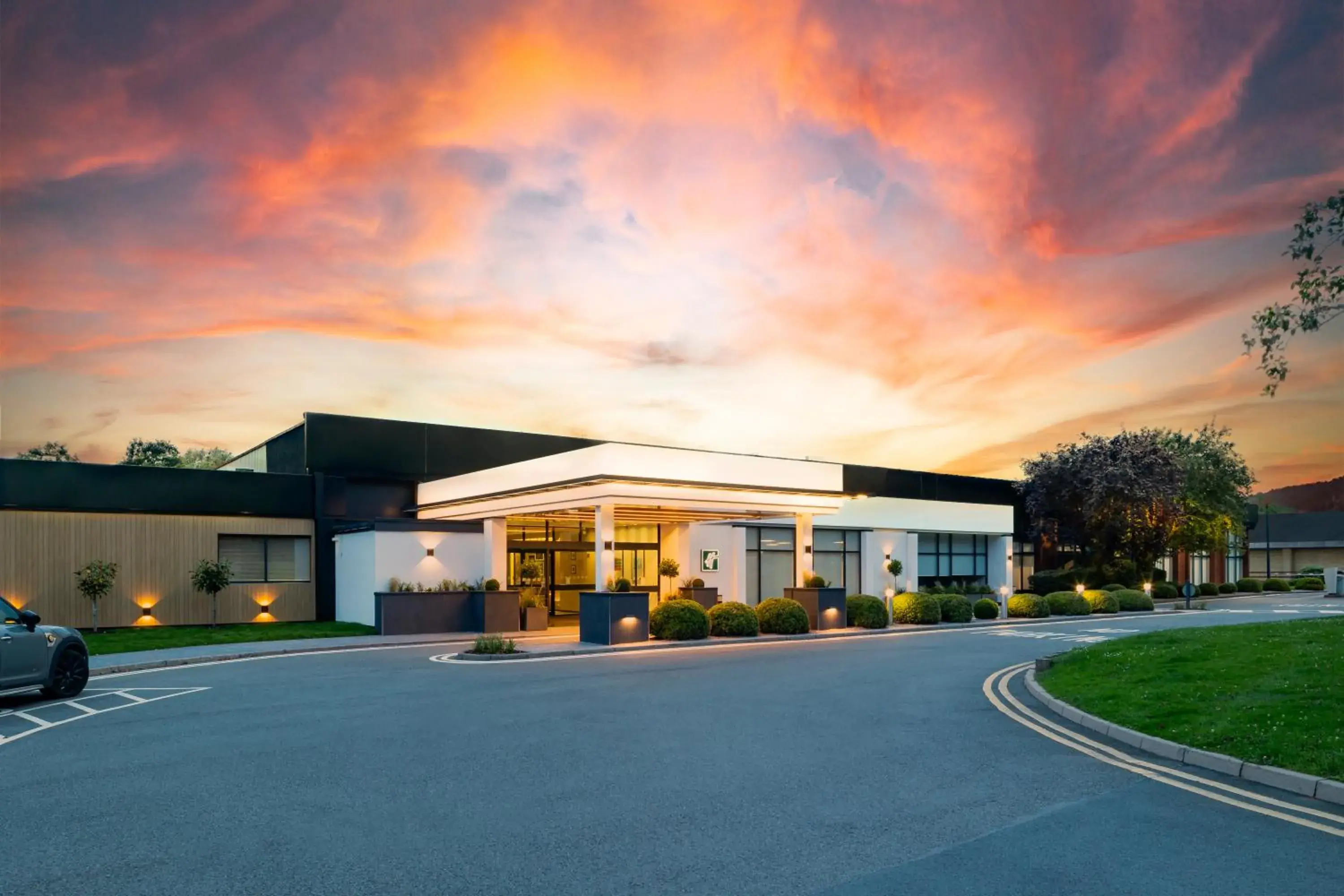 Property building in Holiday Inn Coventry M6, J2 by IHG Property building in Holiday Inn Coventry M6, J2 by IHG