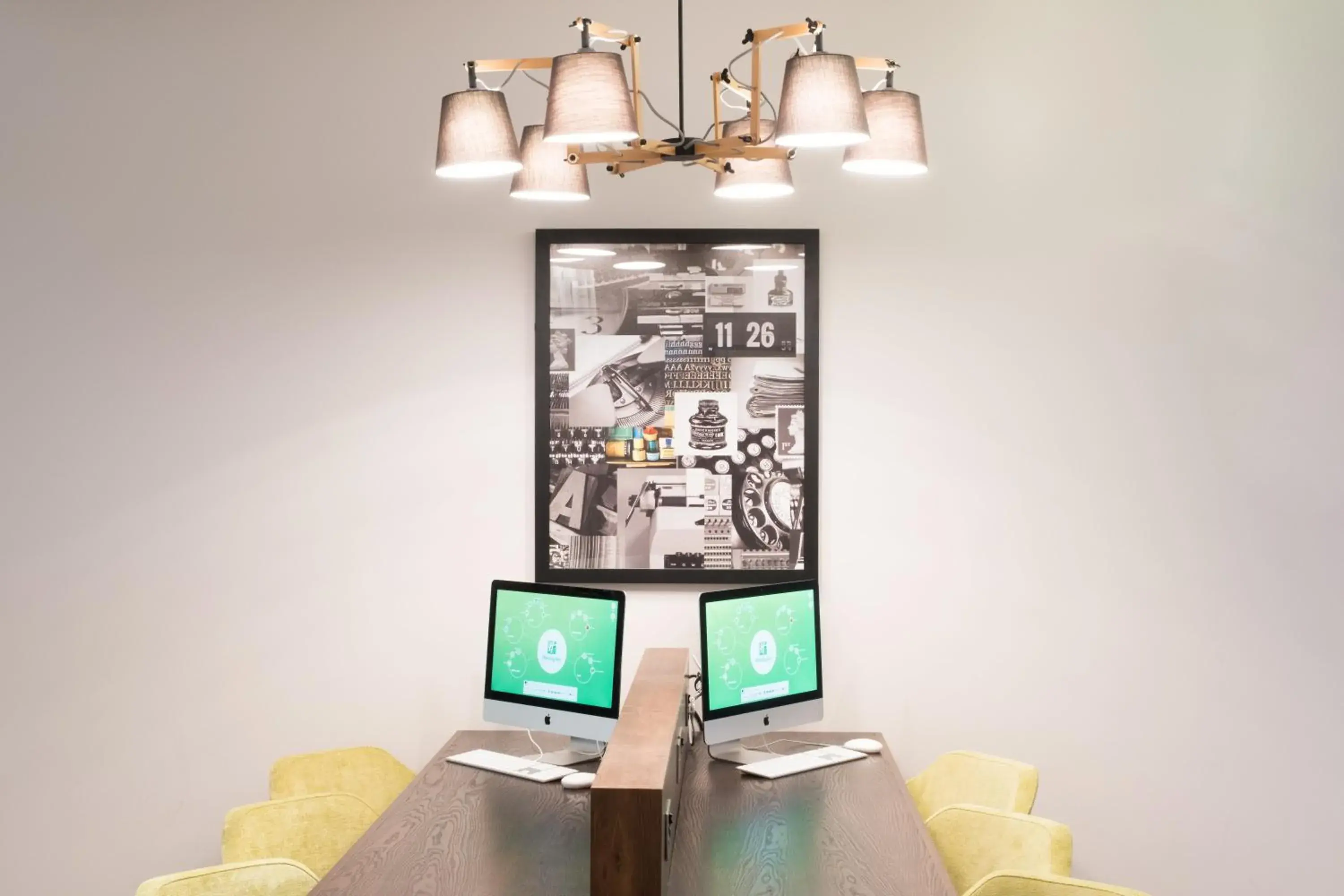 Lobby or reception in Holiday Inn Coventry M6, J2 by IHG Lobby or reception in Holiday Inn Coventry M6, J2 by IHG