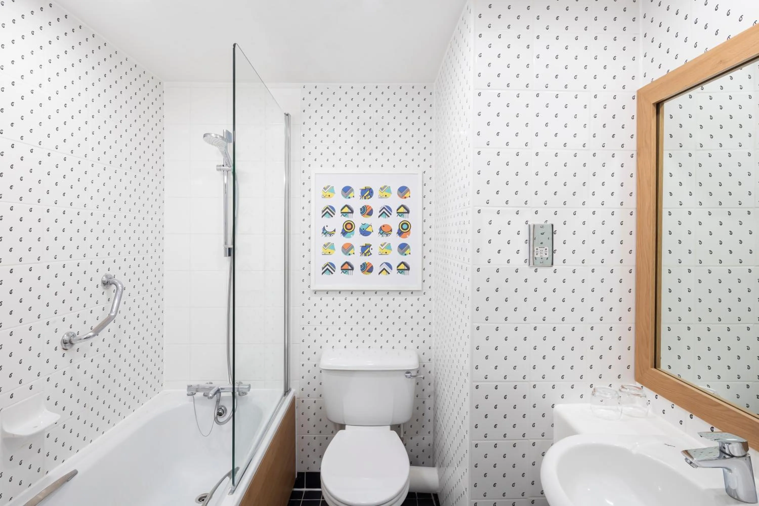 Bathroom in Holiday Inn Coventry M6, J2 by IHG