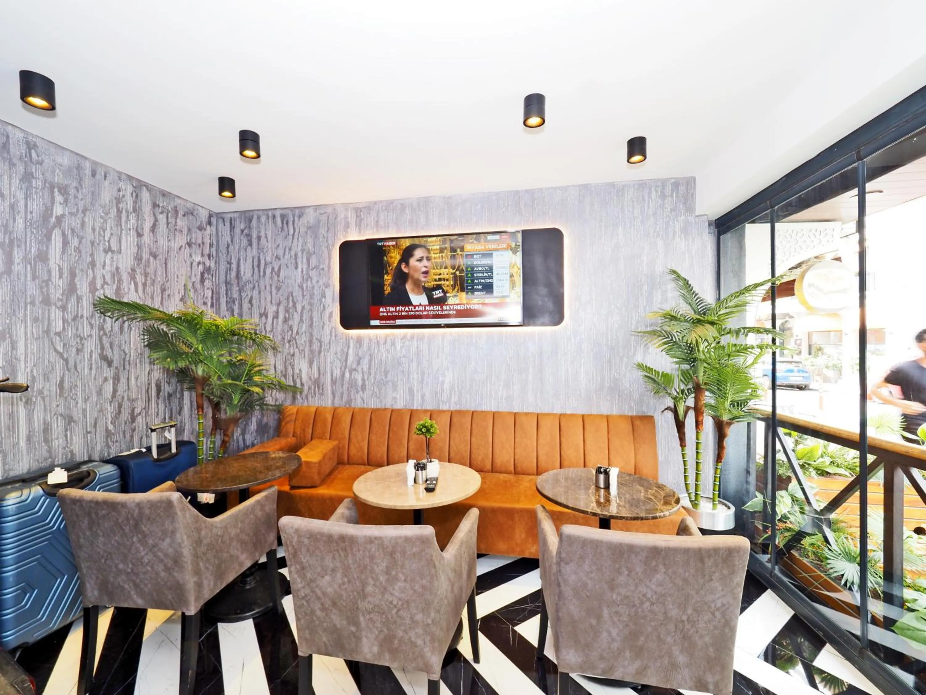 Restaurant/places to eat in Best House Hotel OLD TOWN