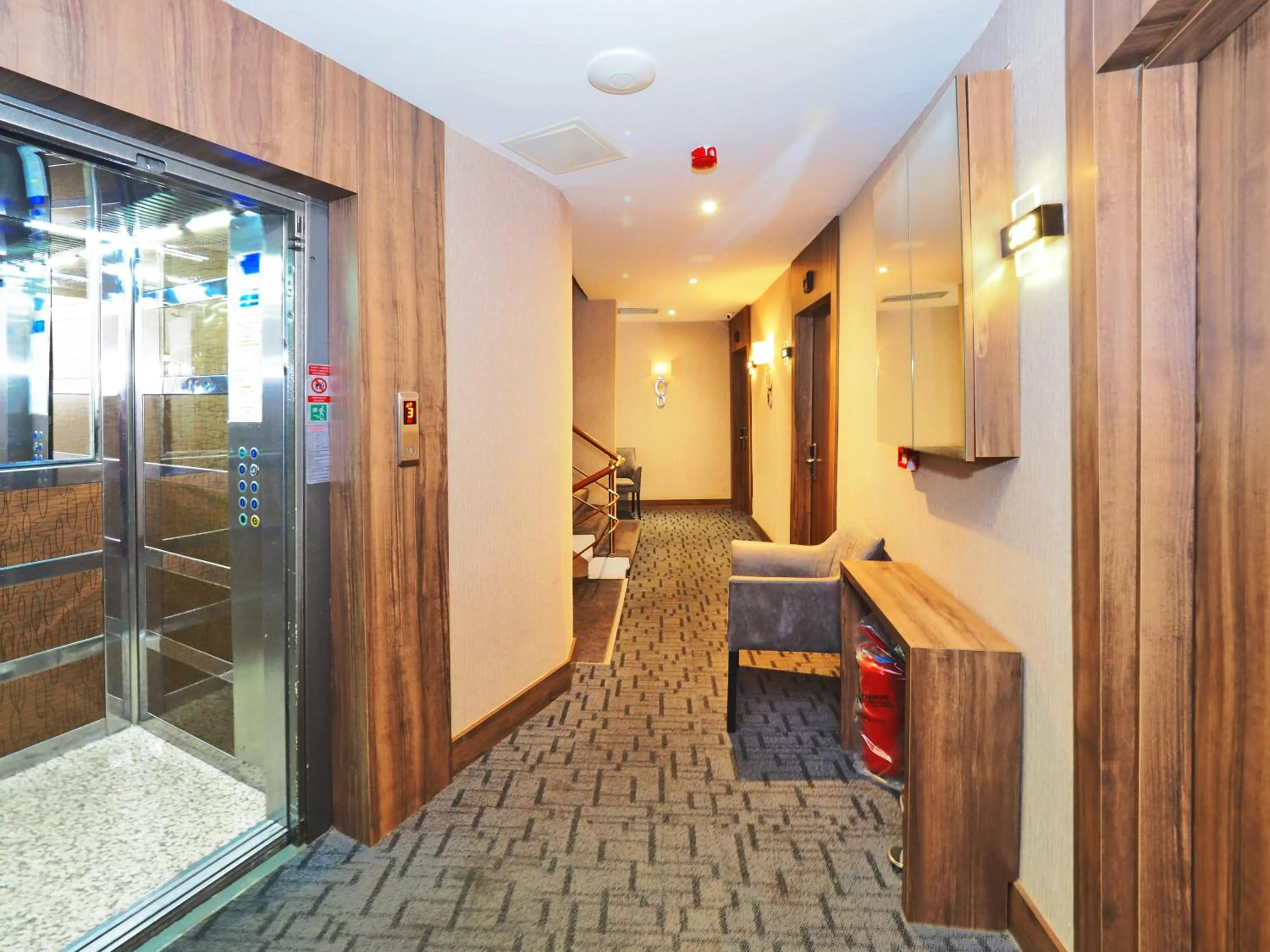 elevator in Best House Hotel OLD TOWN