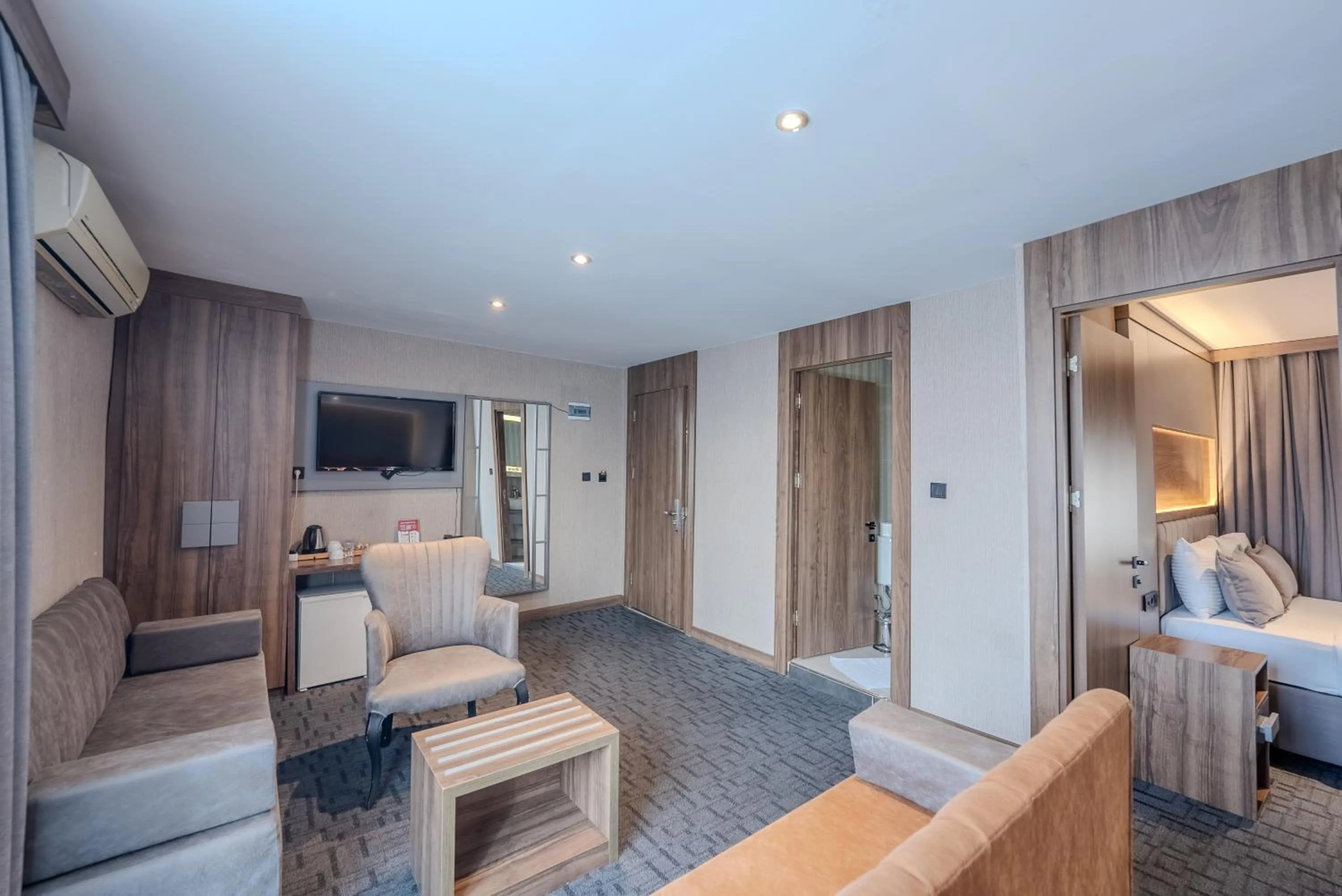 TV and multimedia in Best House Hotel OLD TOWN