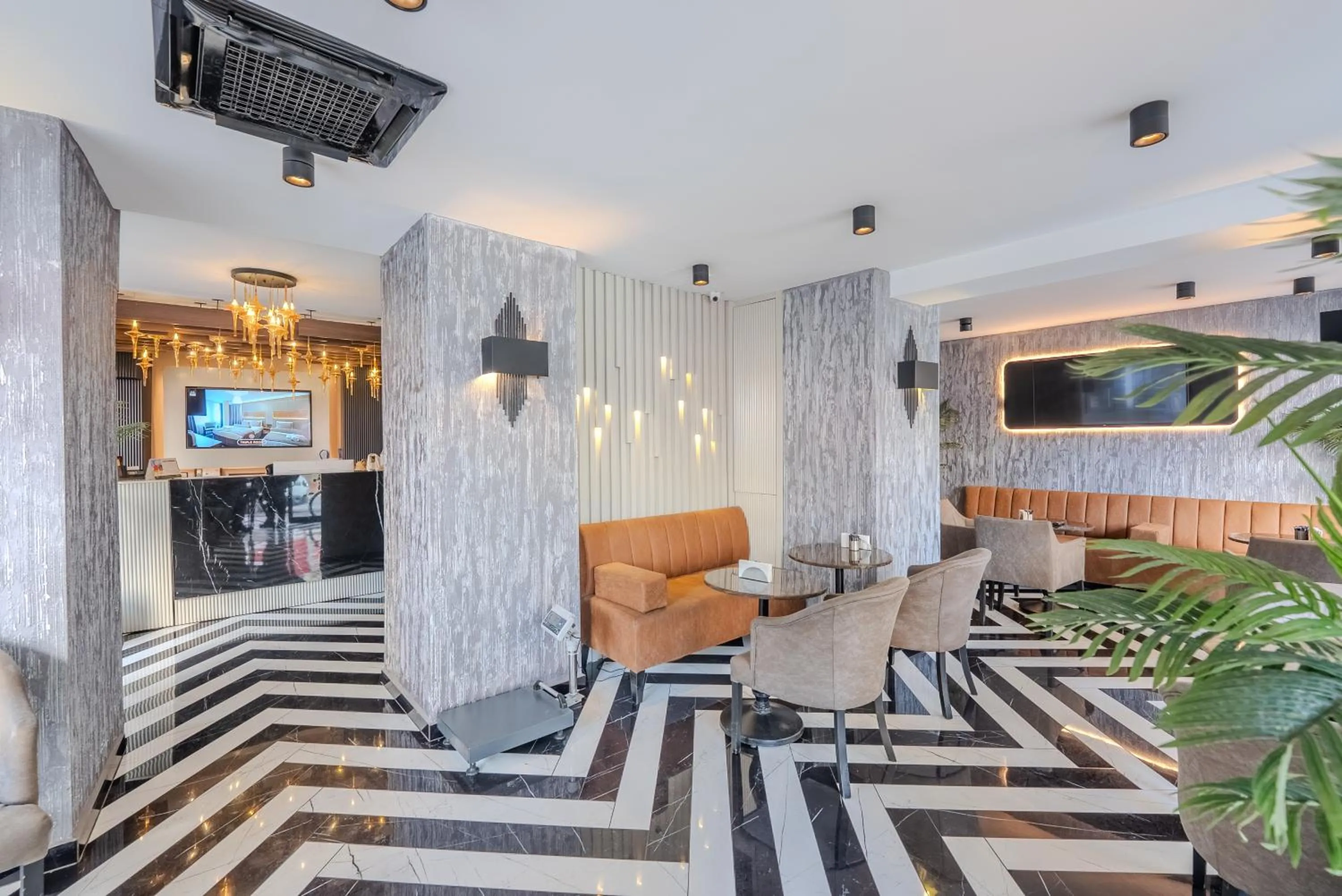 Lobby or reception in Best House Hotel OLD TOWN