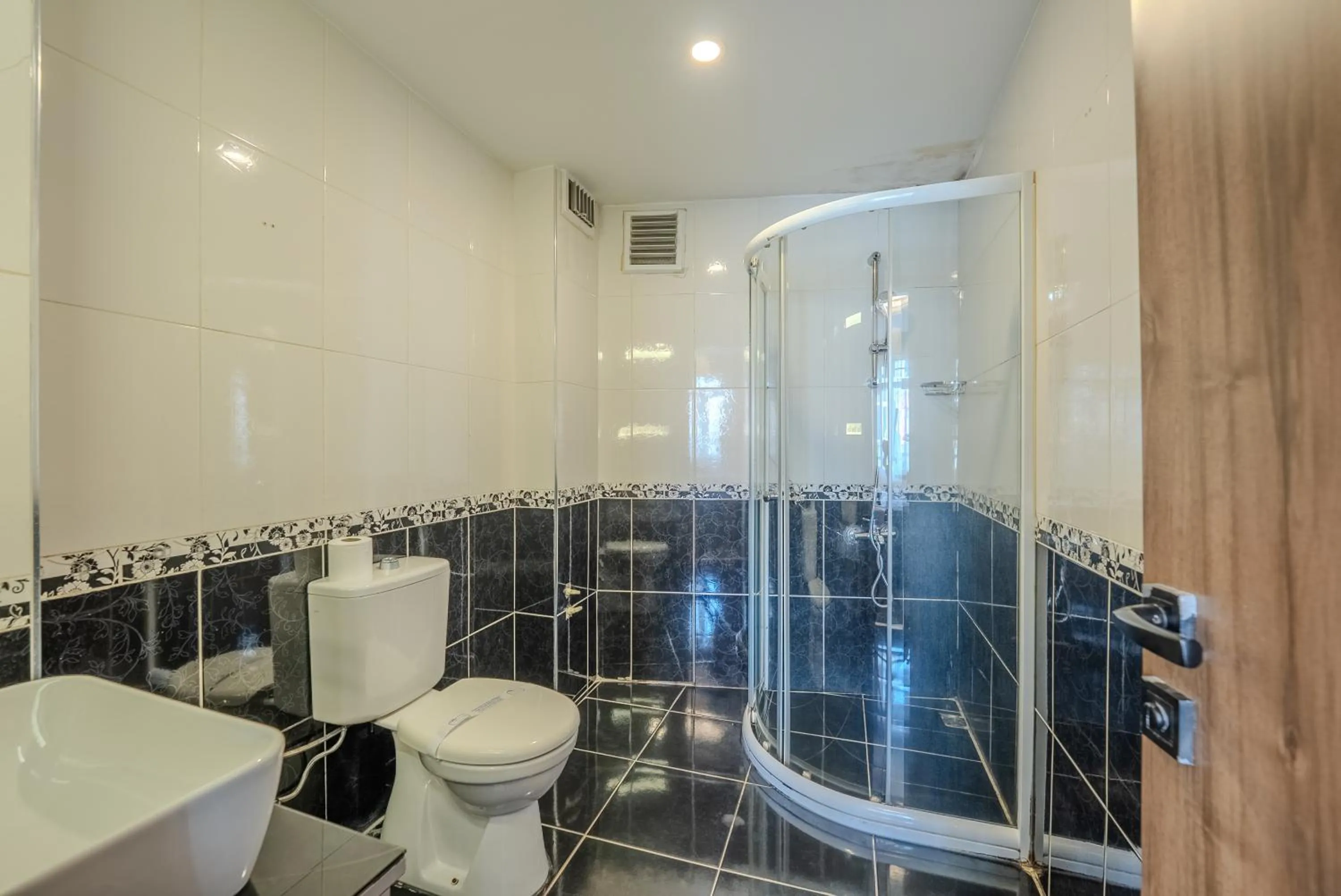 Toilet in Best House Hotel OLD TOWN