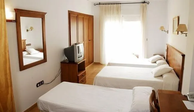 Photo of the whole room, Bed in Hotel Donde Caparrós
