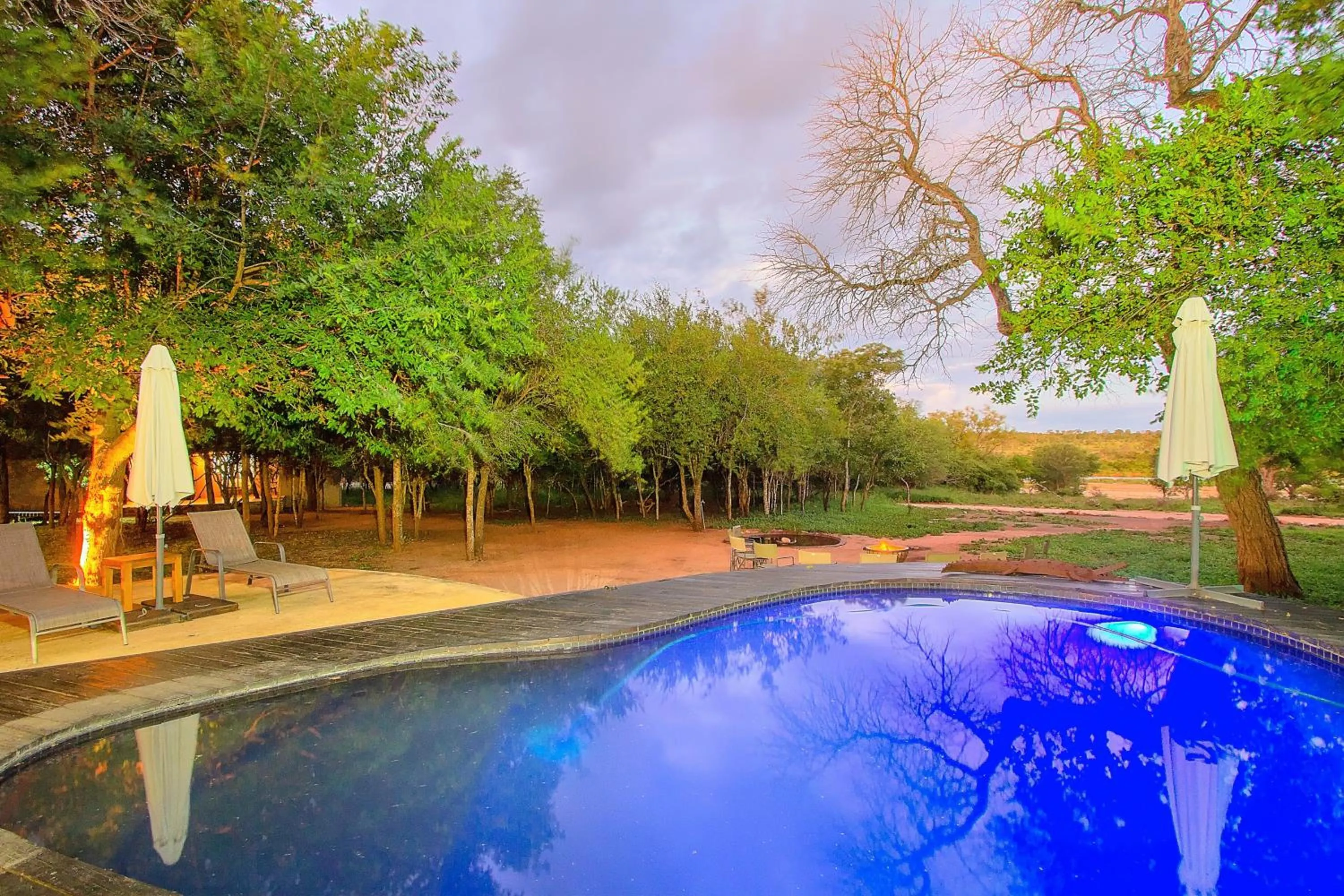Pool view in Mvuradona Safari Lodge