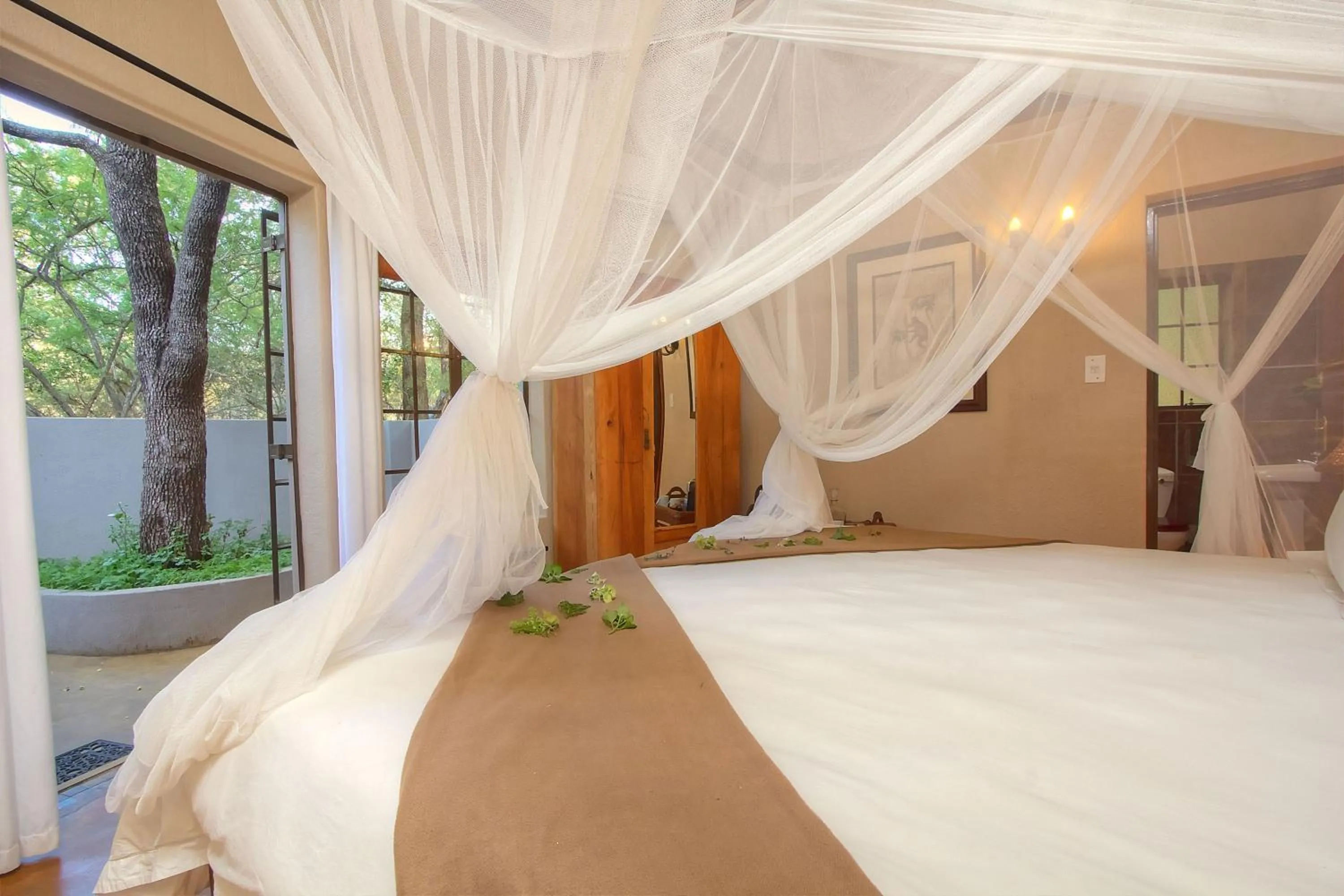 Photo of the whole room, Bed in Mvuradona Safari Lodge