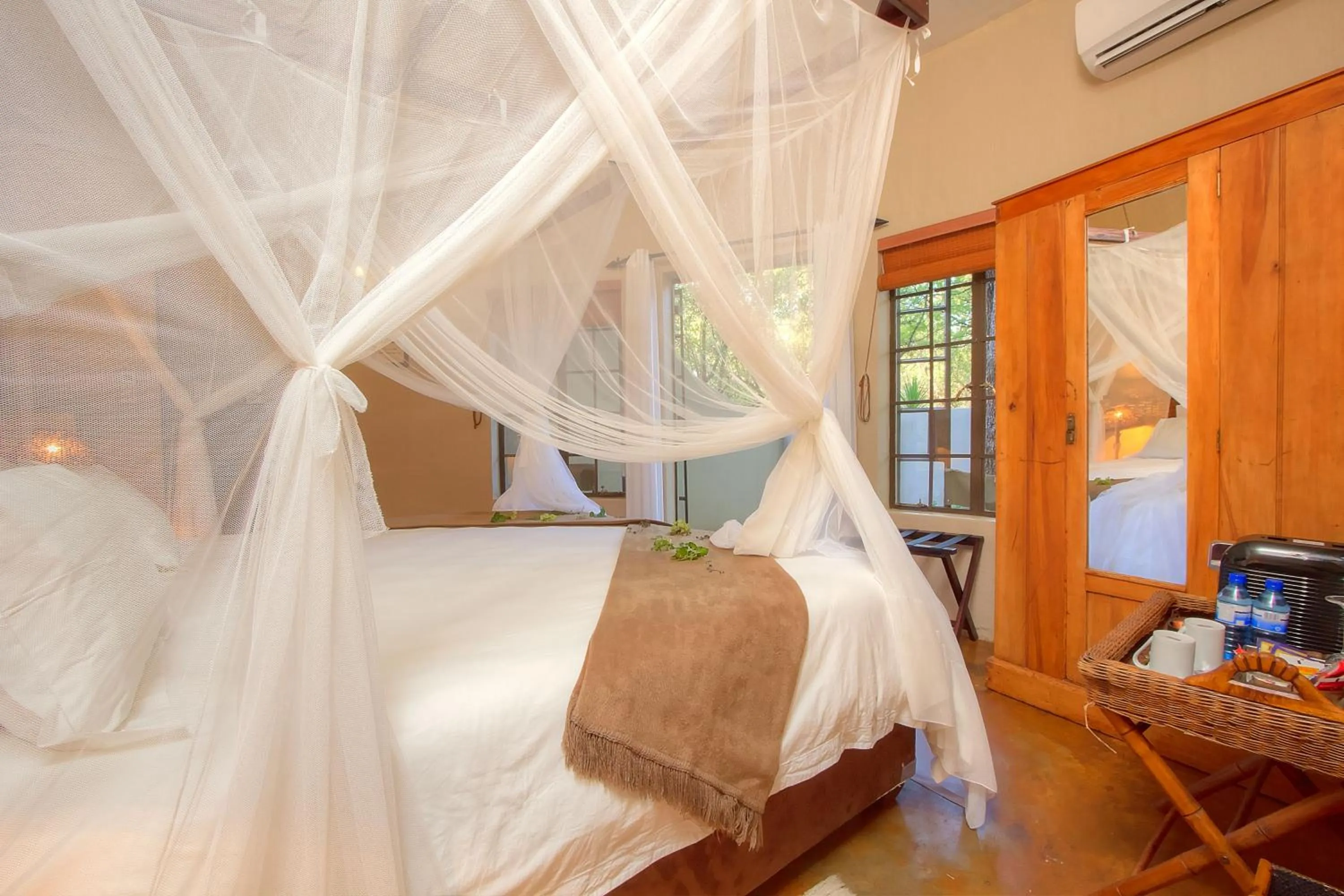 Photo of the whole room, Bed in Mvuradona Safari Lodge