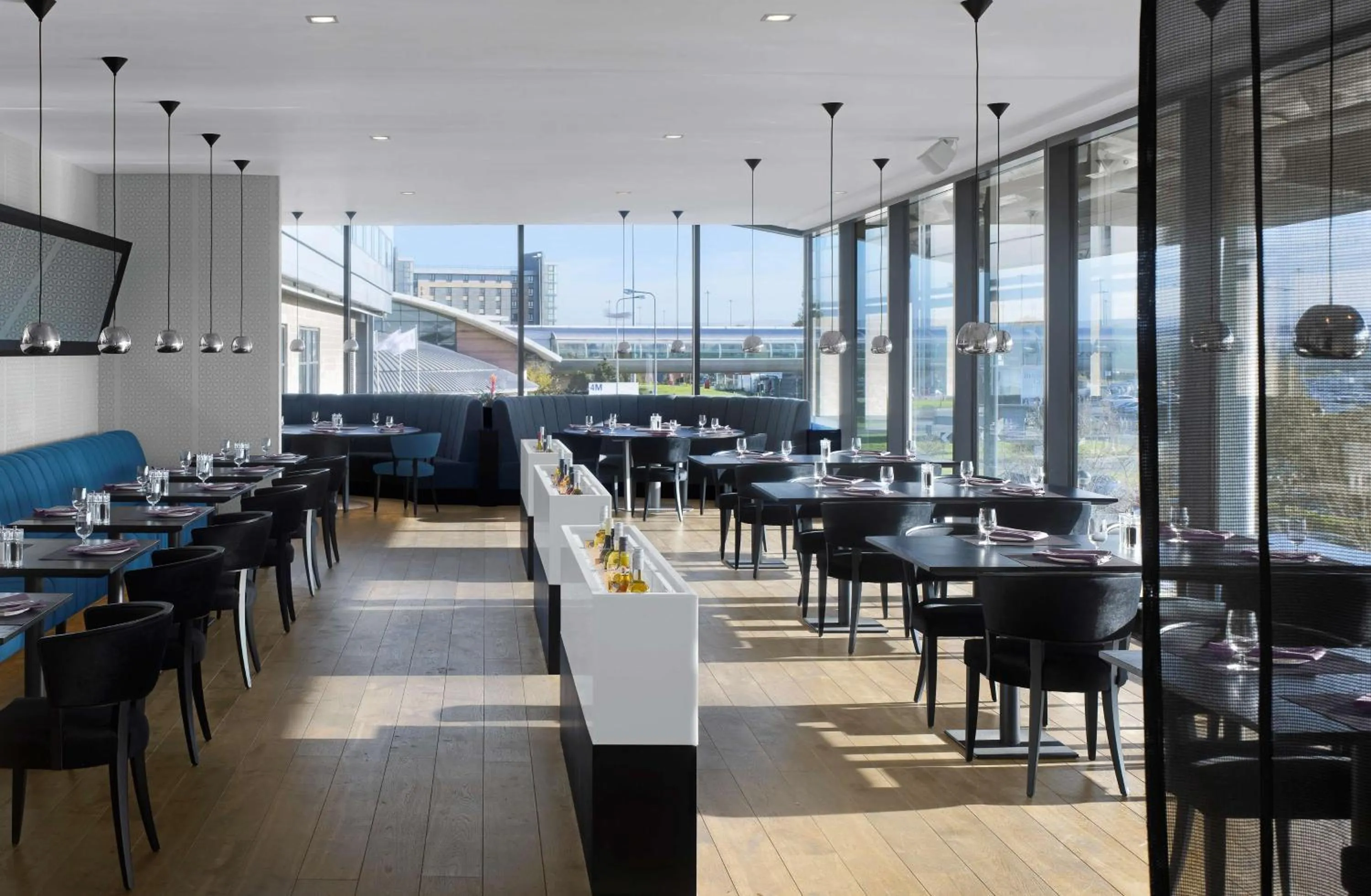Restaurant/places to eat in Radisson Blu Manchester Airport