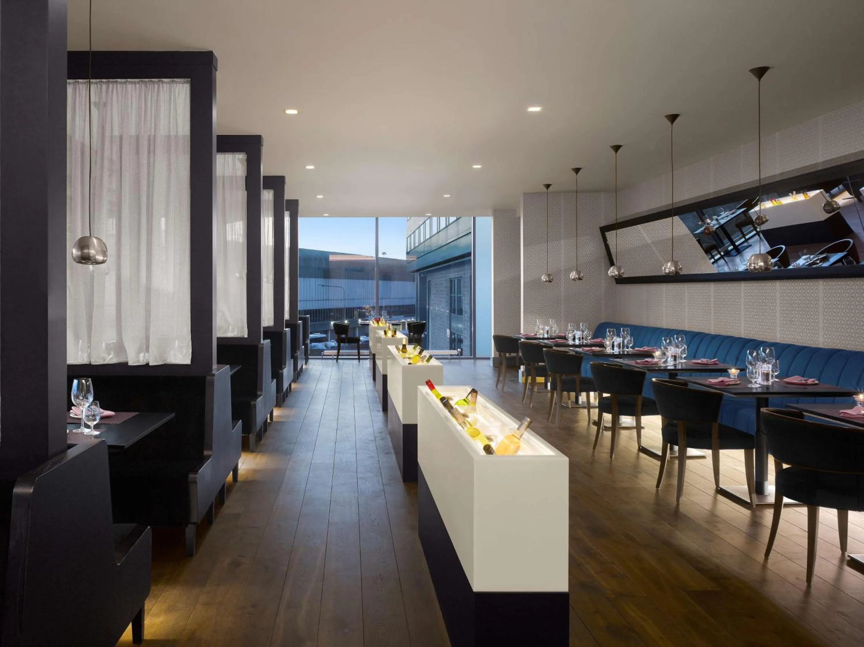 Restaurant/places to eat in Radisson Blu Manchester Airport