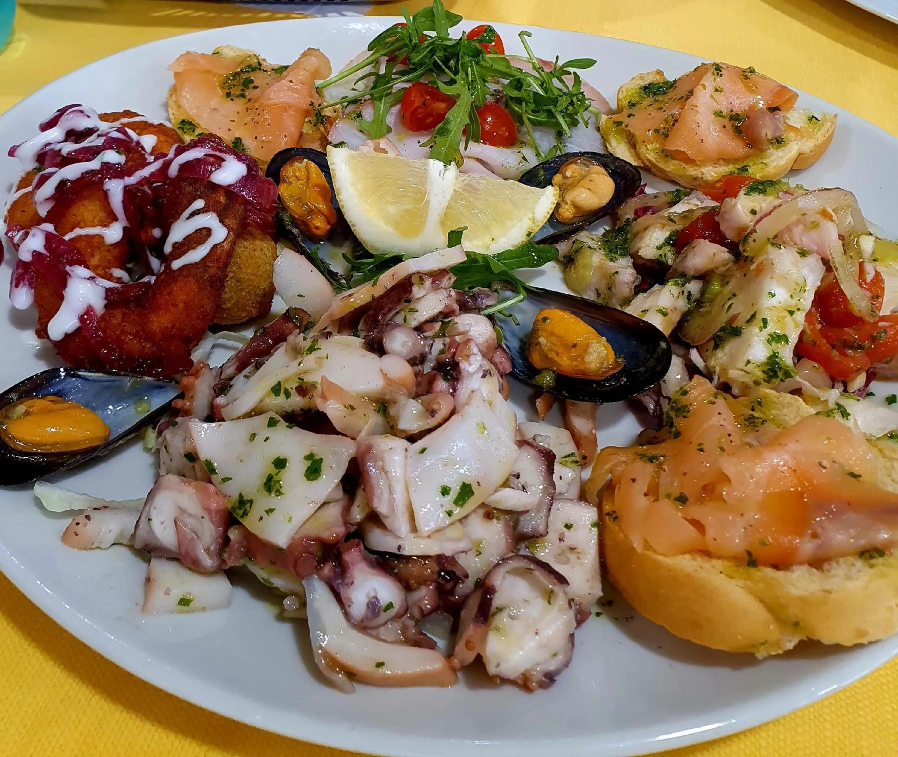 Restaurant/places to eat in Hotel La Playa