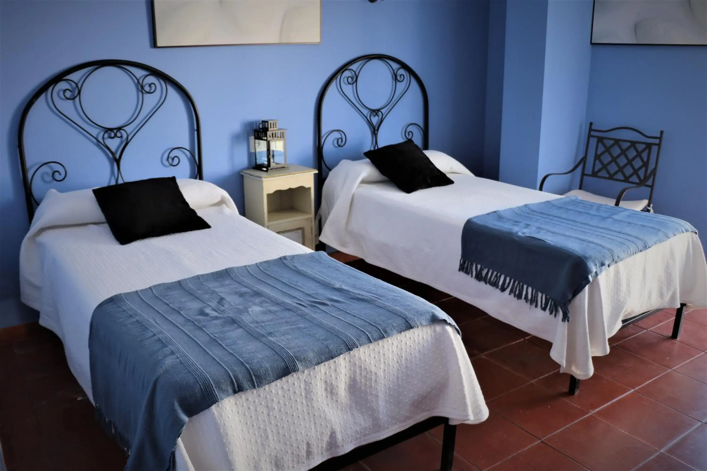 Budget Double Room in Hostal Arco Plaza Budget Double Room in Hostal Arco Plaza