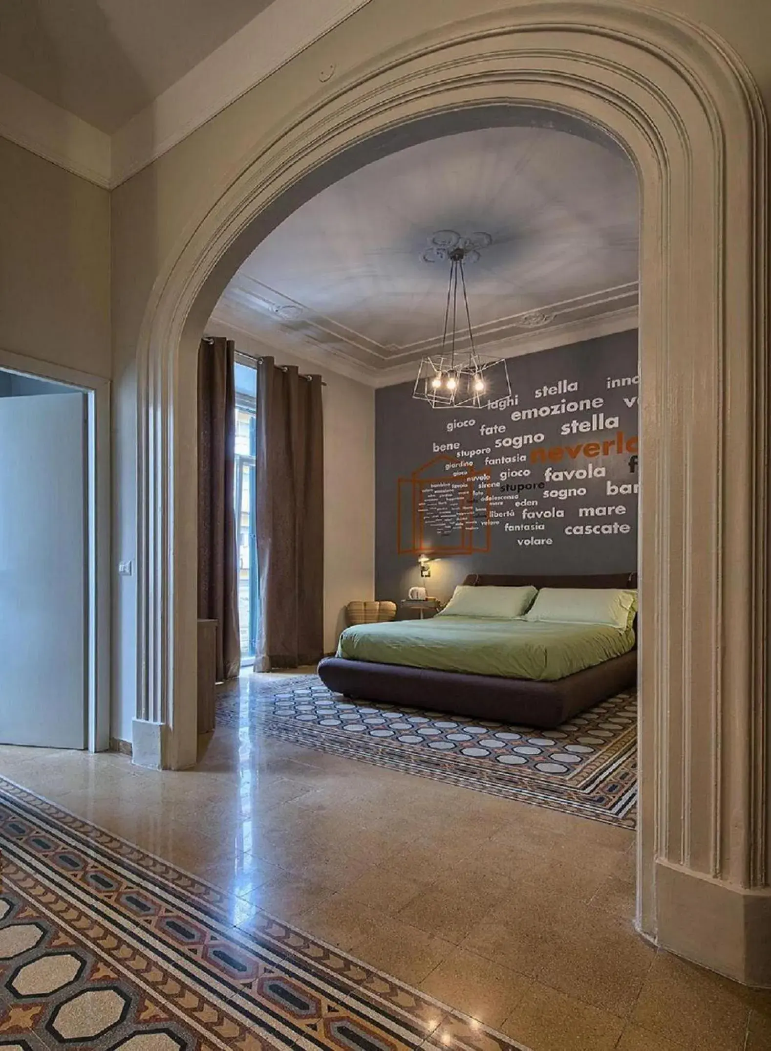 Photo of the whole room, Bed in The Pope's Window Photo of the whole room, Bed in The Pope's Window