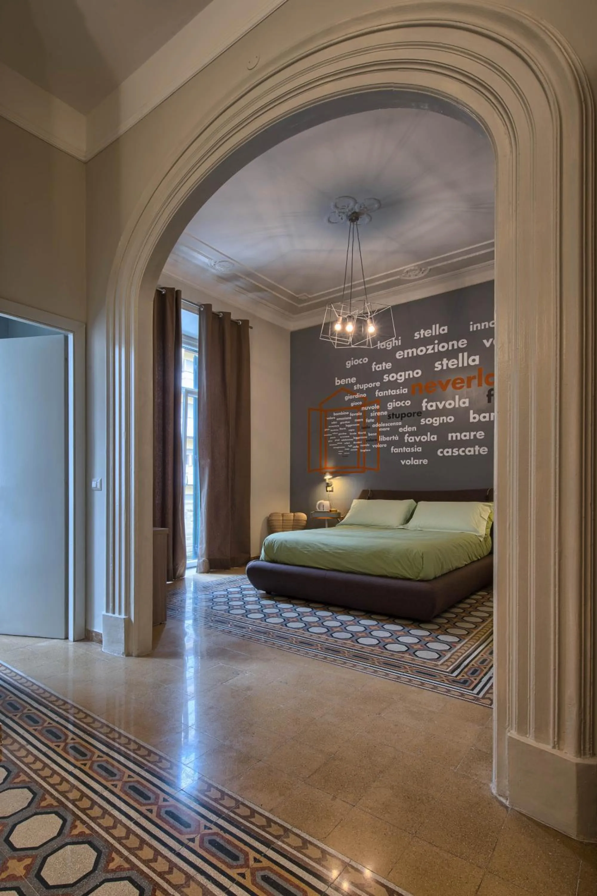 Photo of the whole room, Bed in The Pope's Window