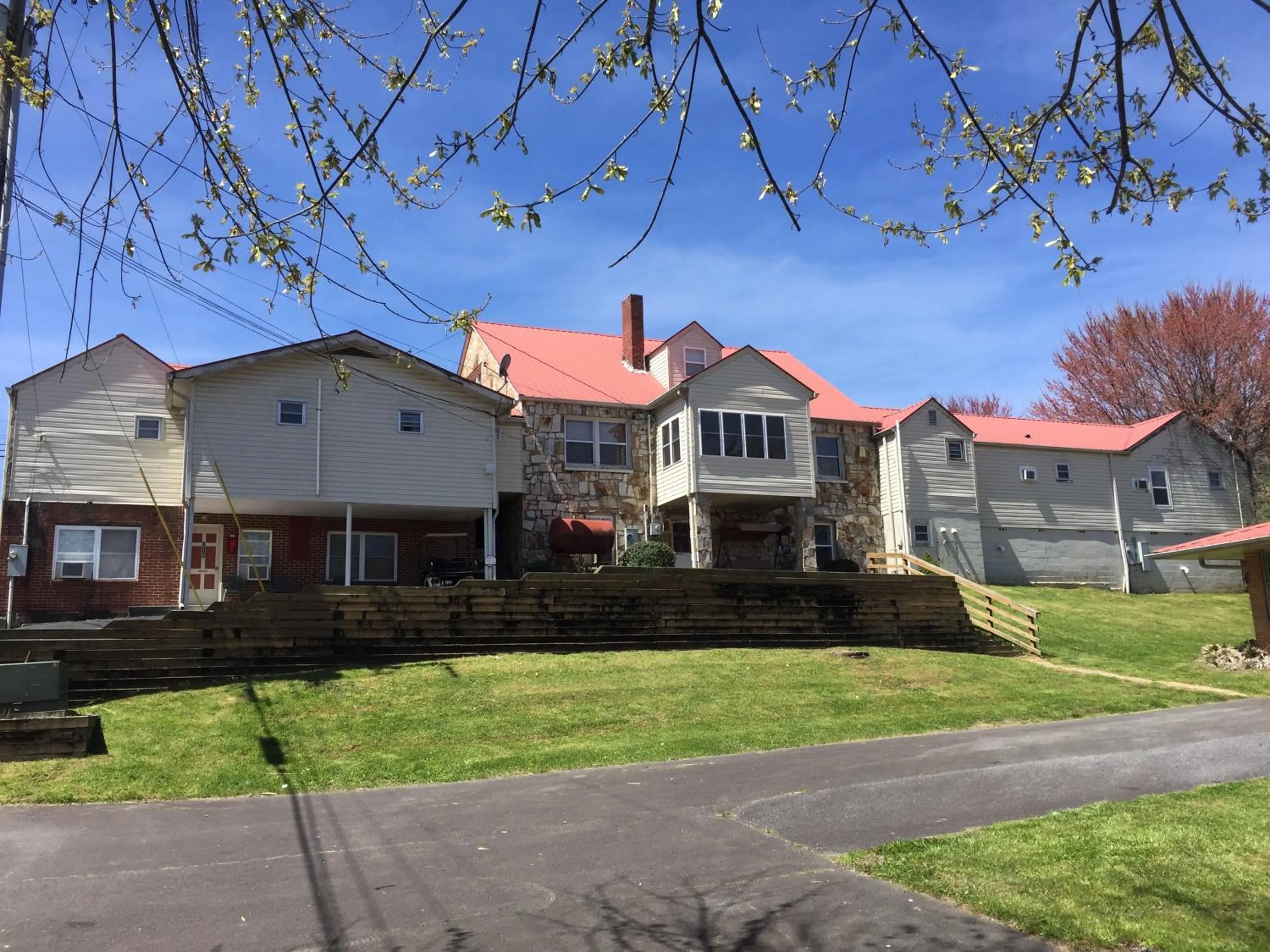 Property building in Phillips Historic Motel & Cottages
