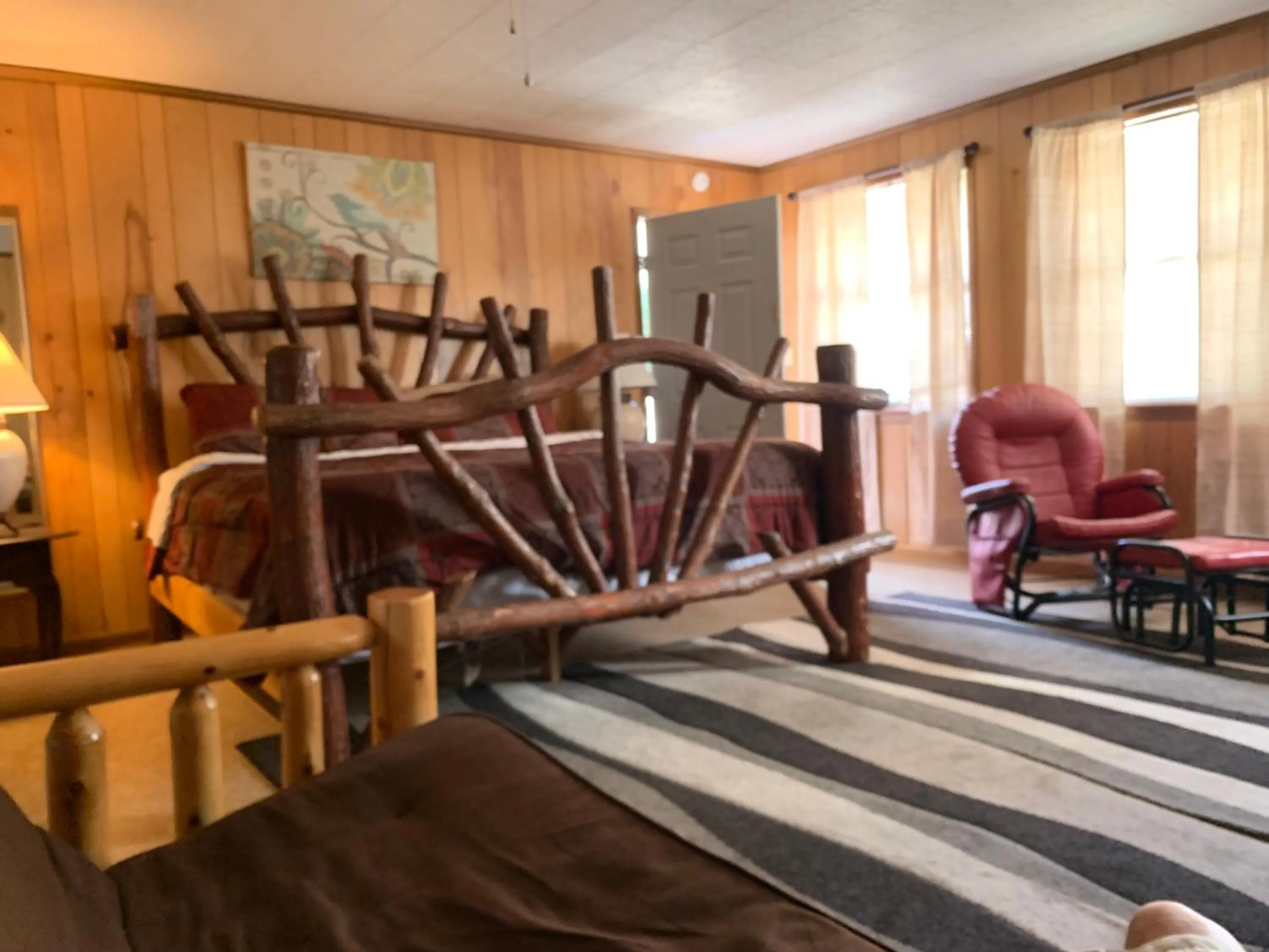 Bed in Phillips Historic Motel & Cottages