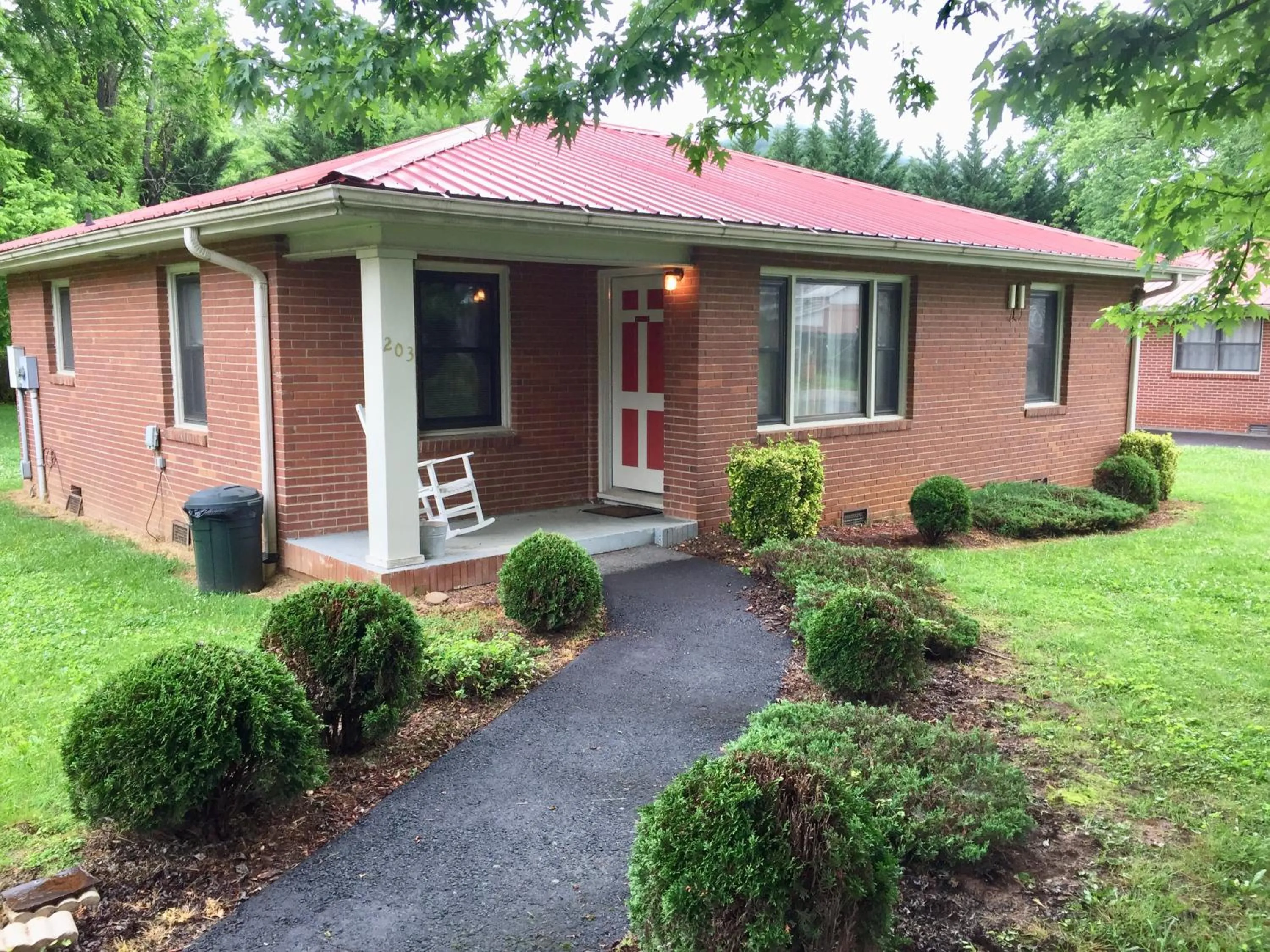 Property building in Phillips Historic Motel & Cottages