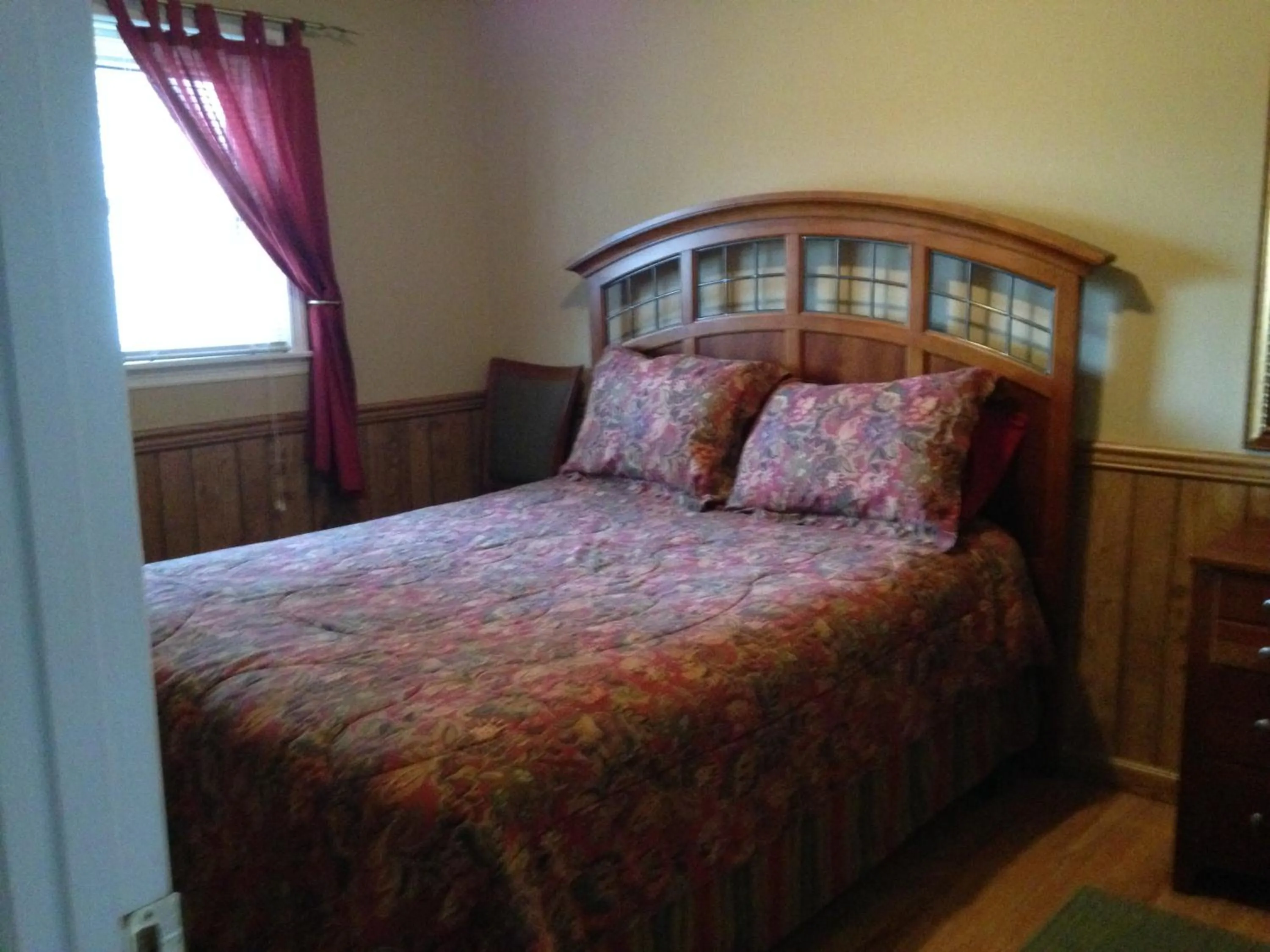 Bed in Phillips Historic Motel & Cottages