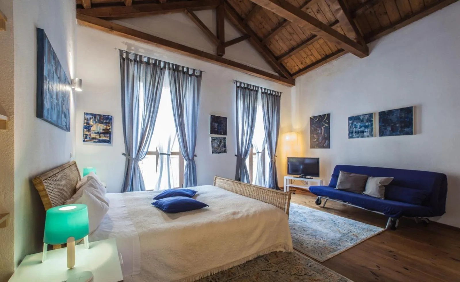 TV and multimedia, Bed in Studio Apartments Centro Storico Via Manno