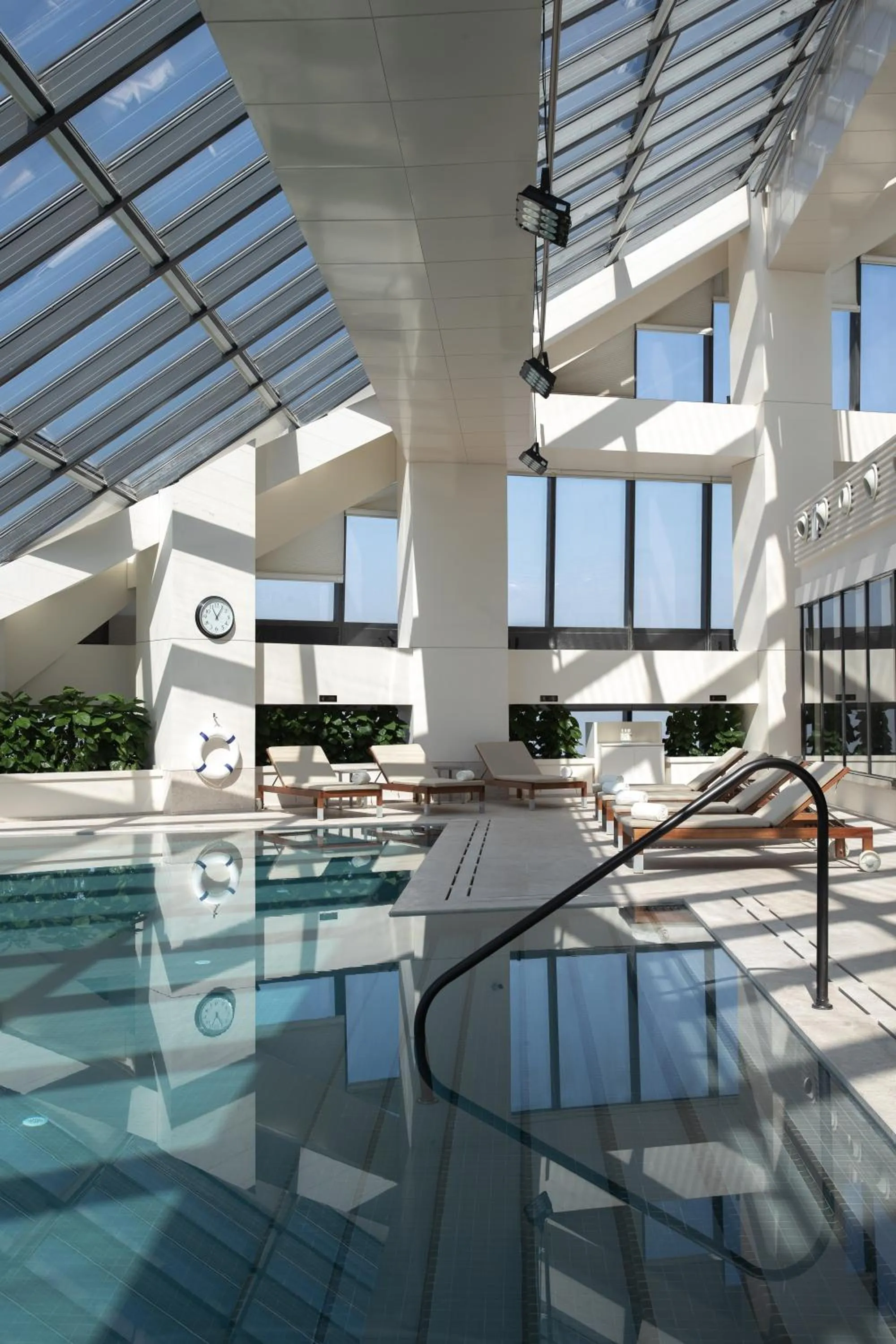 Swimming pool in Jumeirah Nanjing