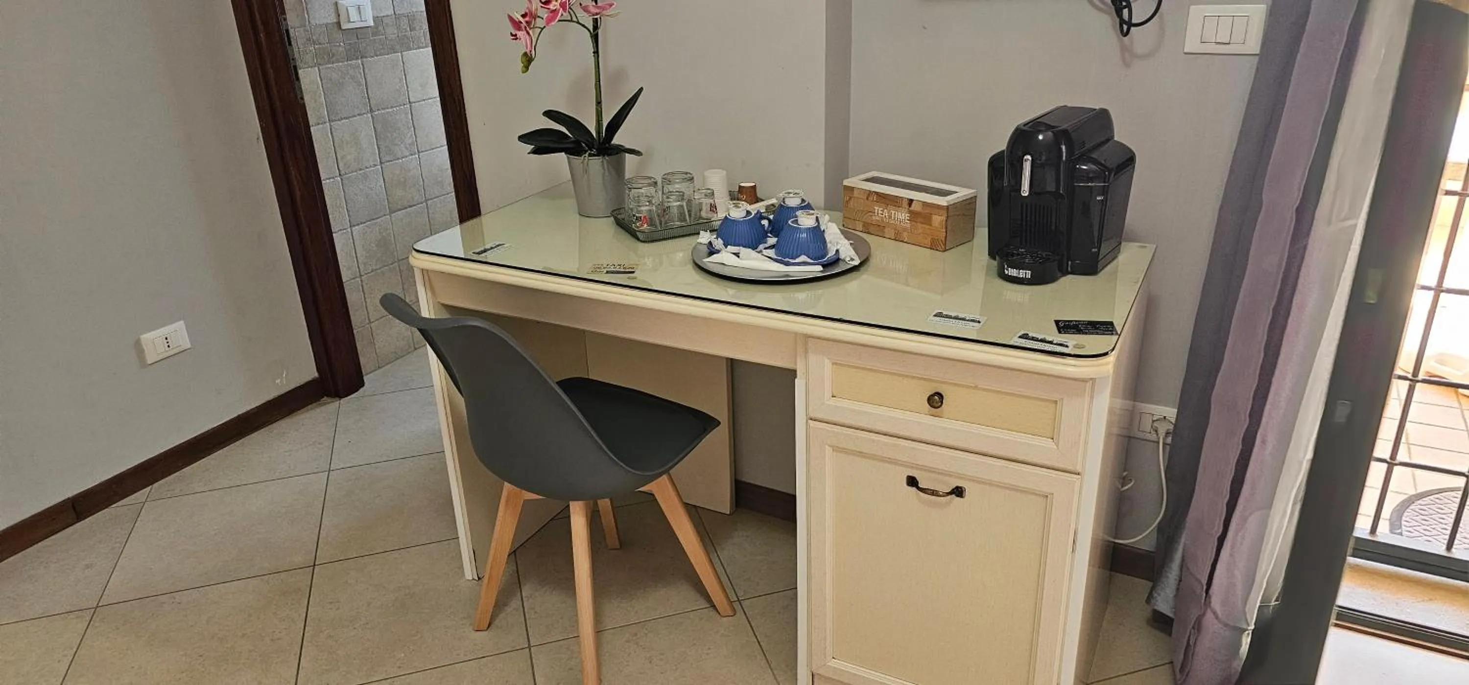 Decorative detail in Fiumicino Inn Airport