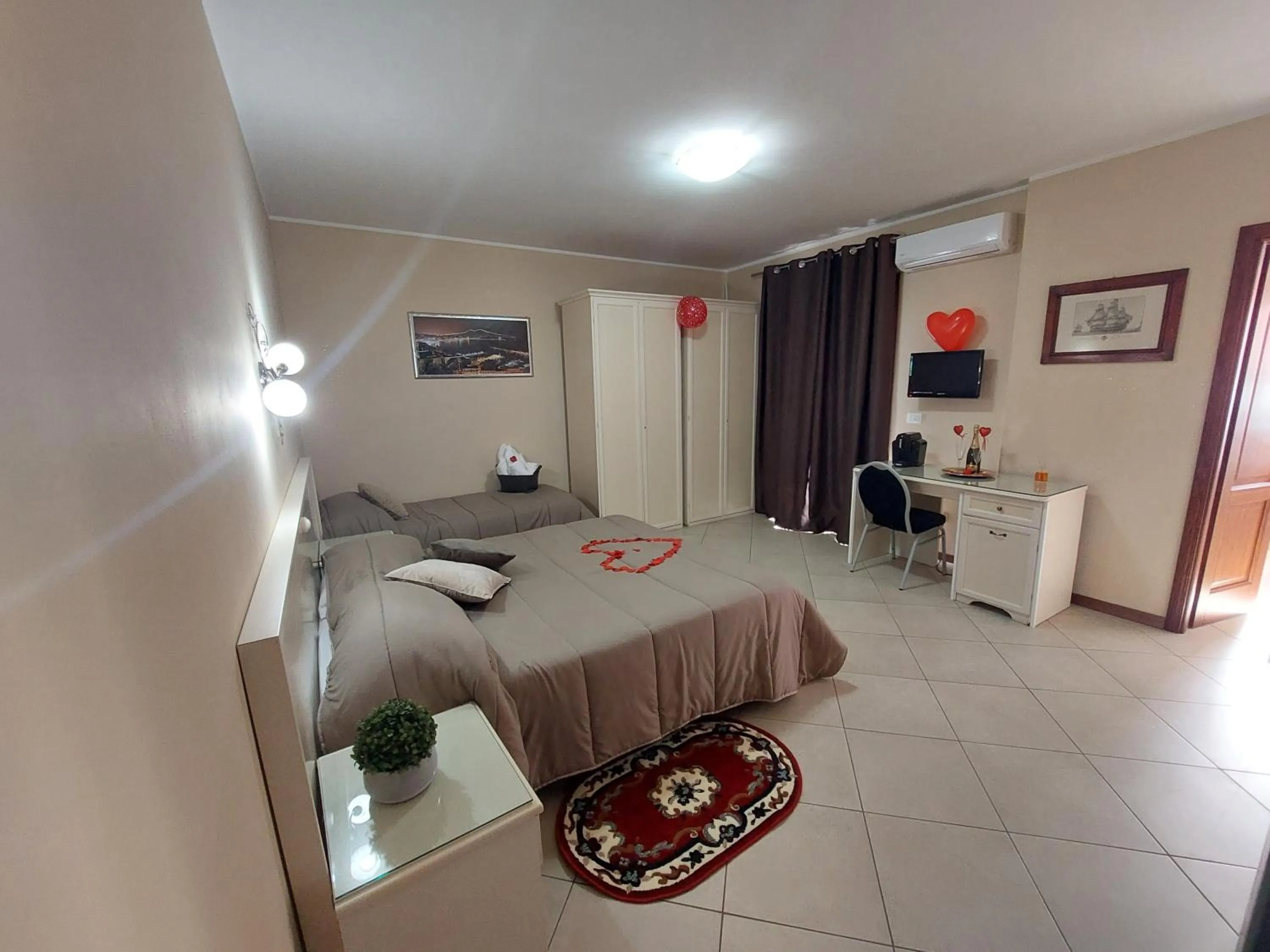 Bedroom, Bed in Fiumicino Inn Airport