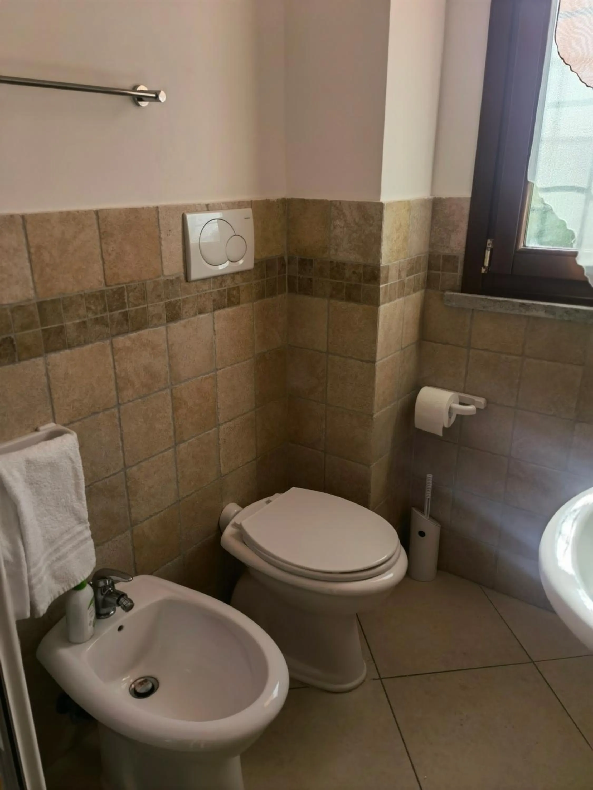 Toilet in Fiumicino Inn Airport