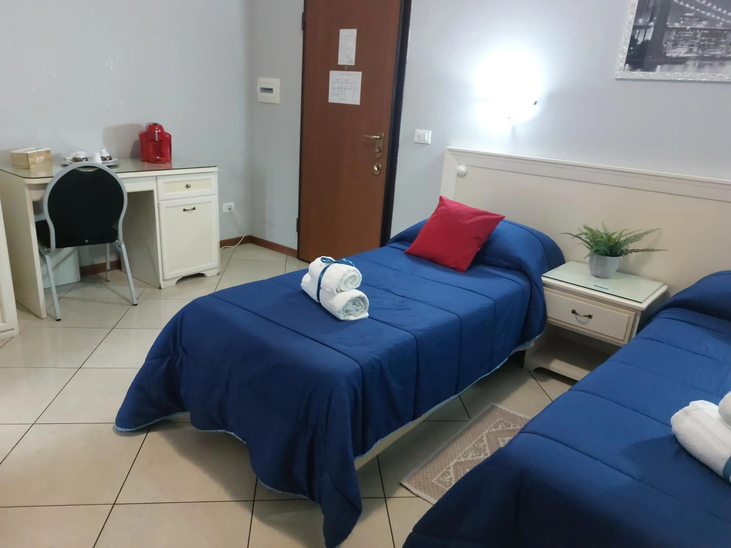 Bedroom, Bed in Fiumicino Inn Airport