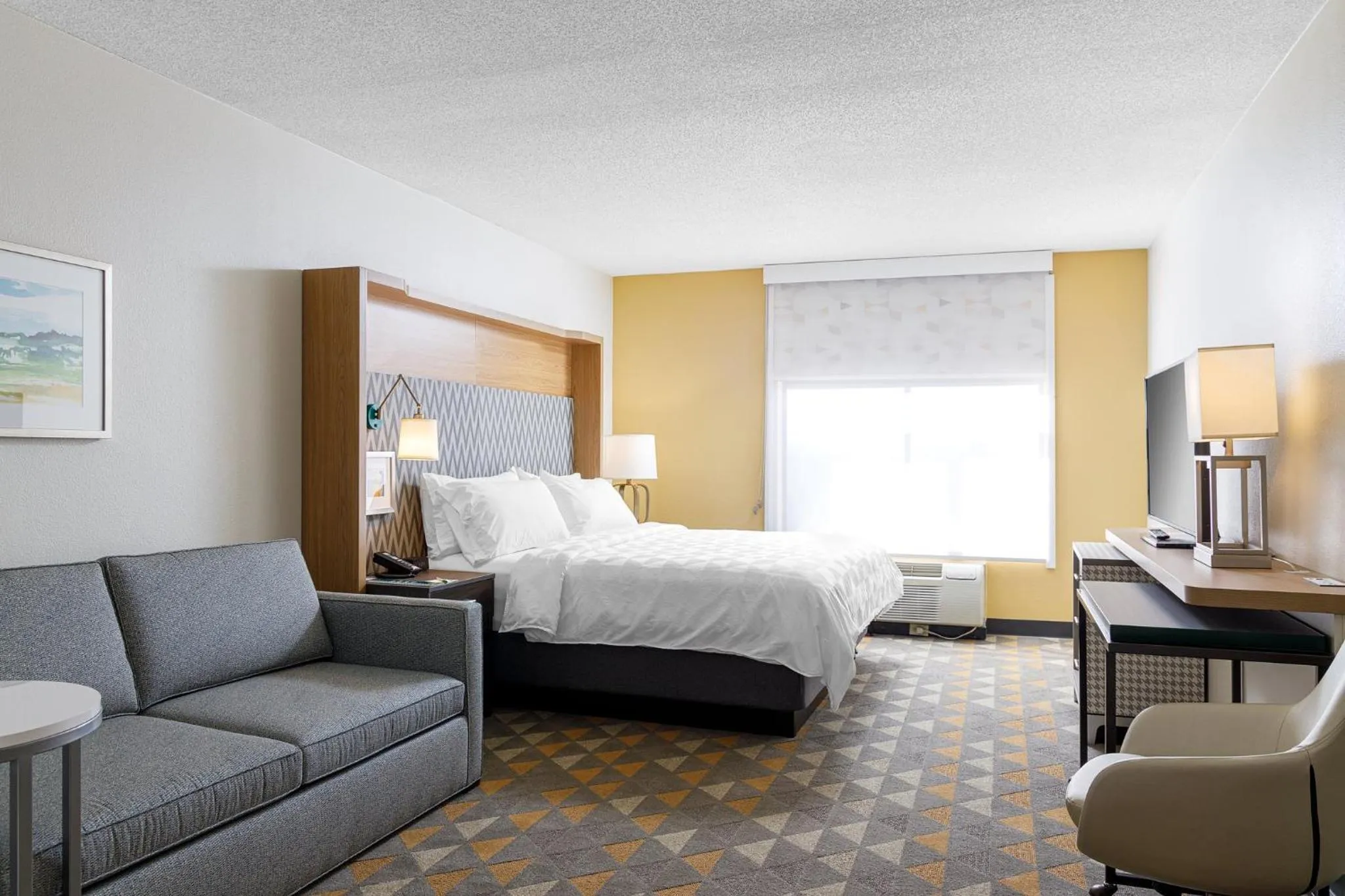 Photo of the whole room, Bed in Holiday Inn Cleveland by IHG