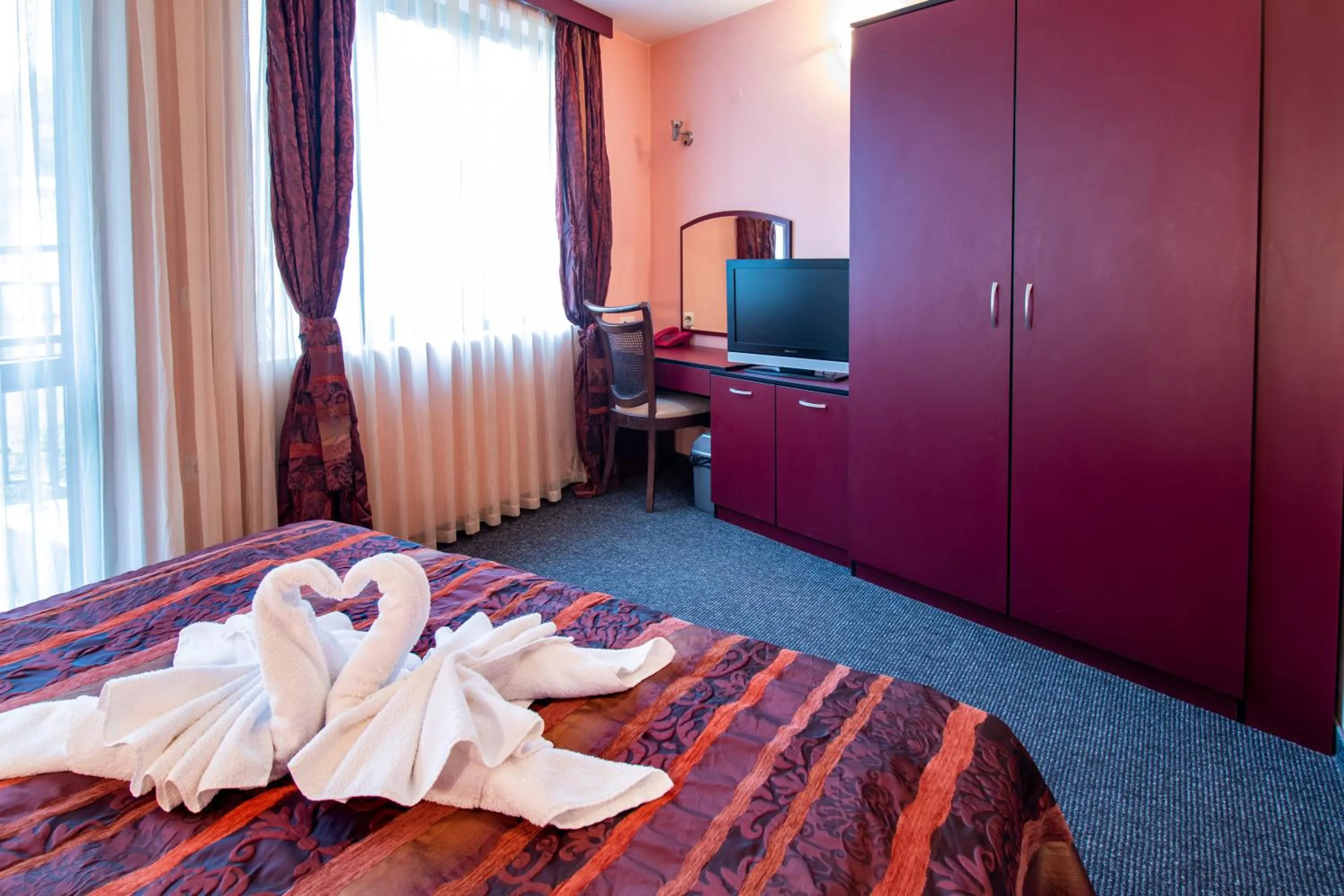Bedroom, Bed in Family Hotel Familia