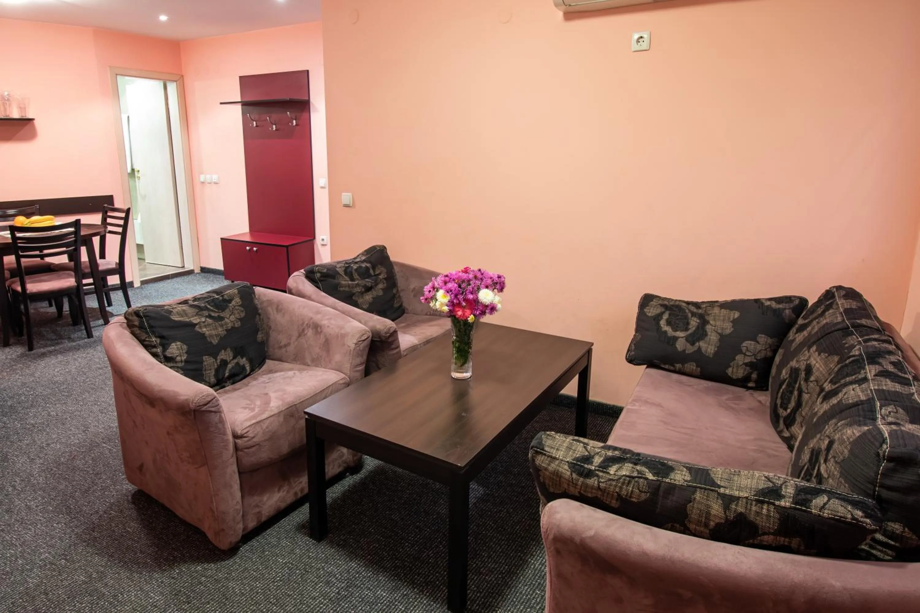 Communal lounge/ TV room in Family Hotel Familia