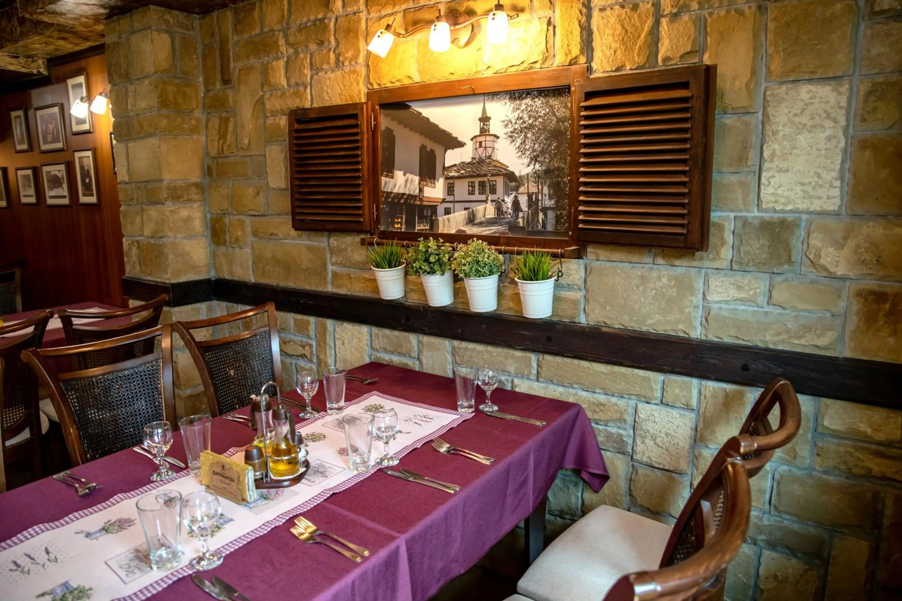 Restaurant/places to eat in Family Hotel Familia