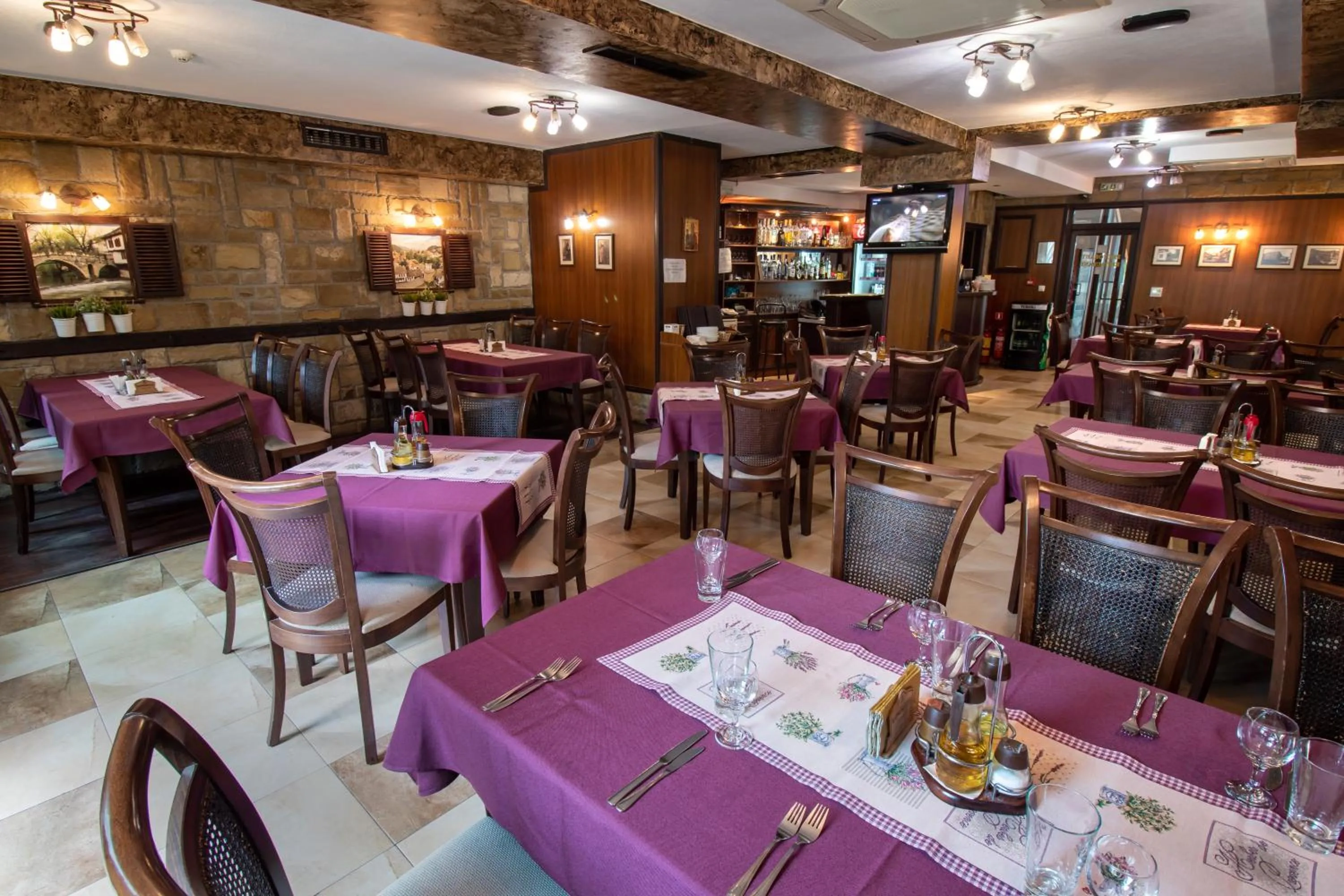 Restaurant/places to eat in Family Hotel Familia