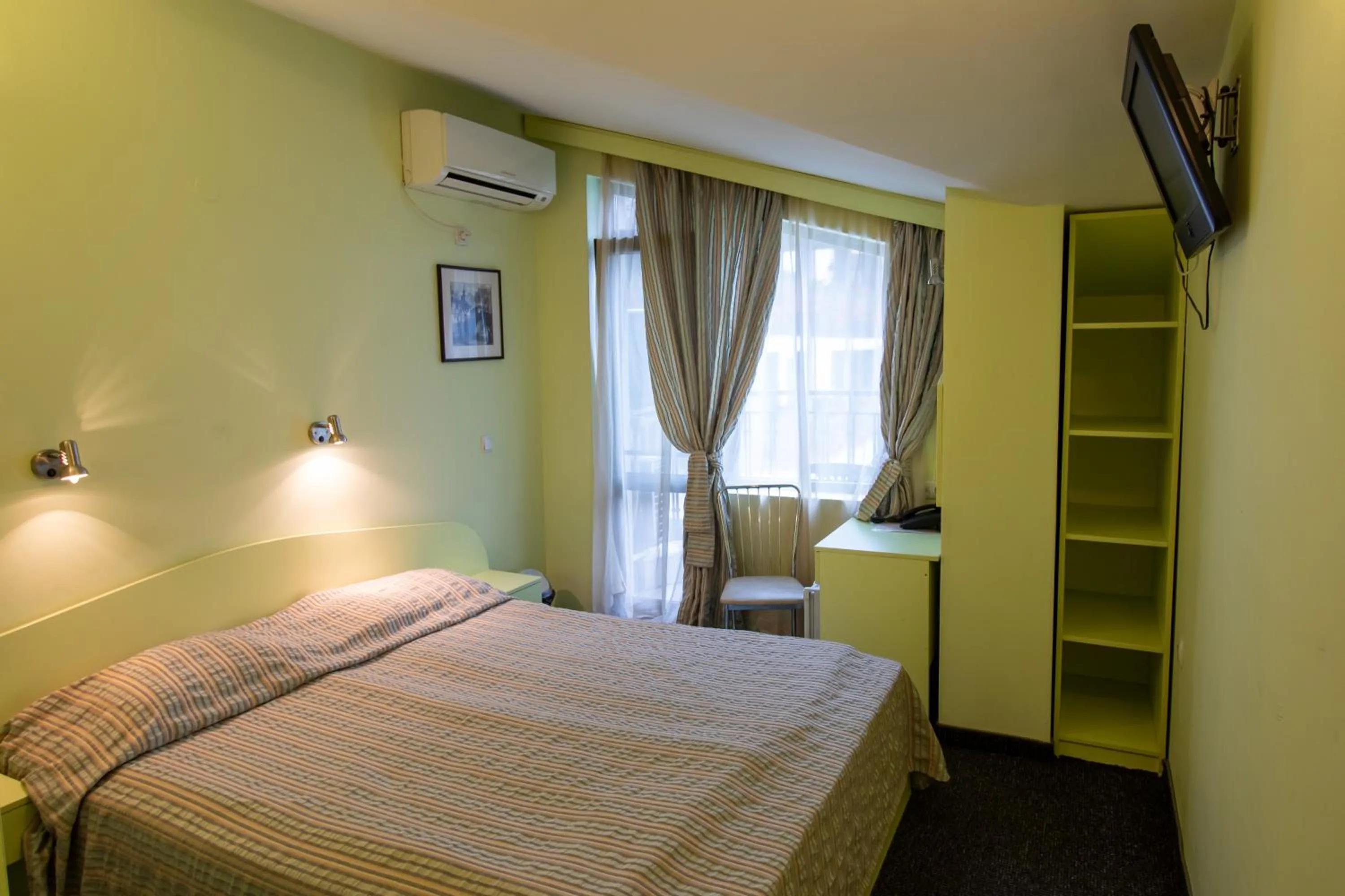 Bedroom, Bed in Family Hotel Familia