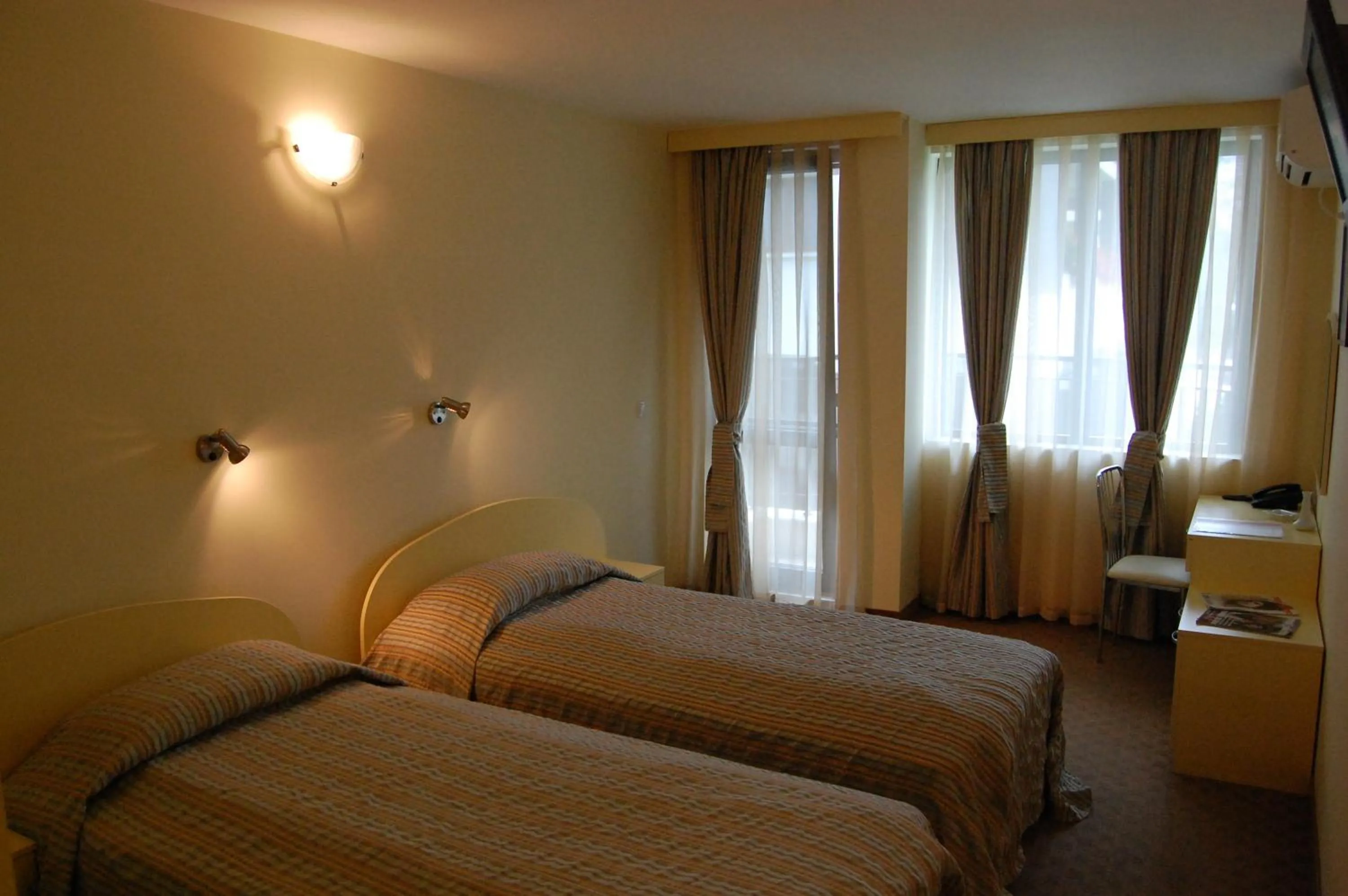 Day, Bed in Family Hotel Familia