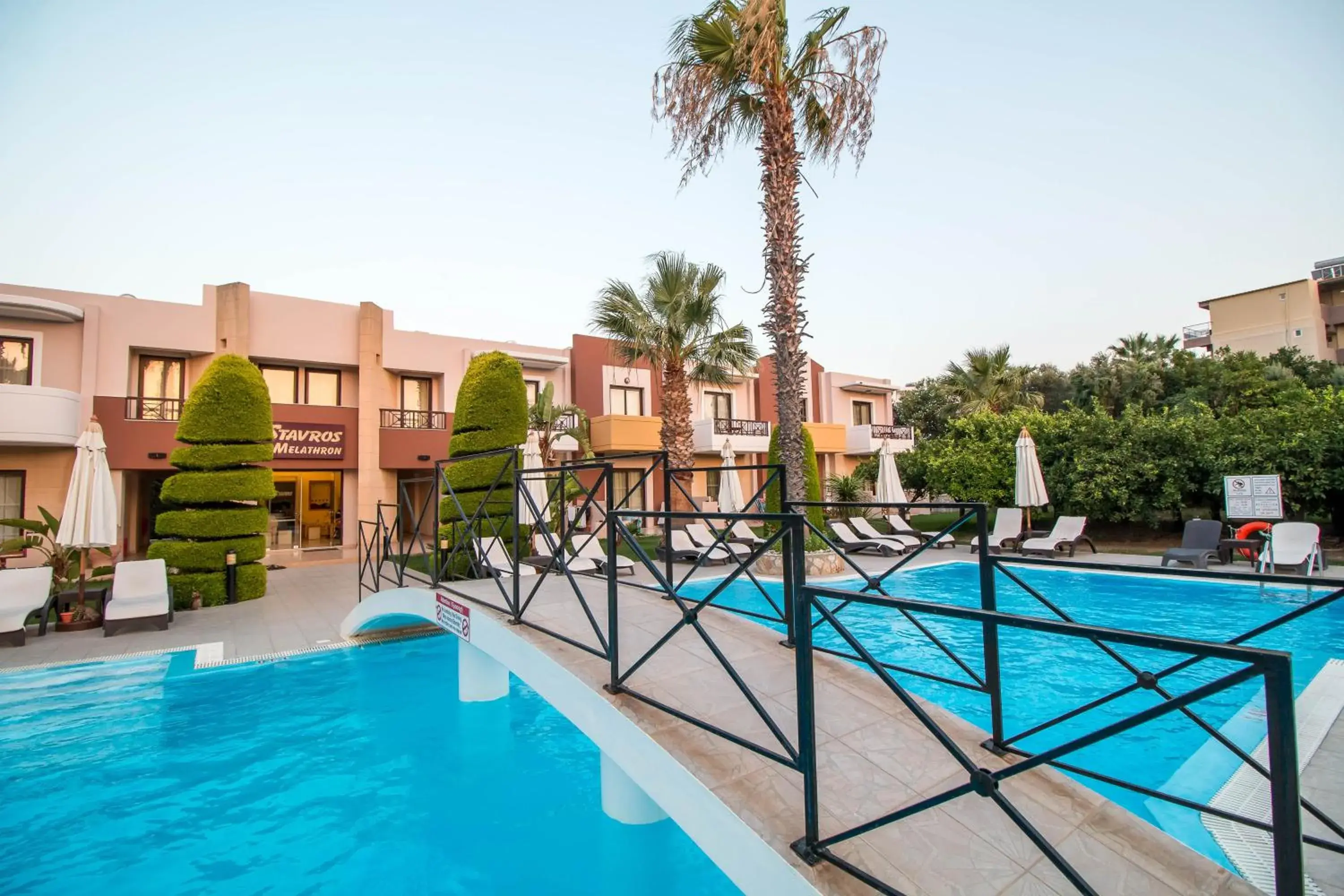 Facade/entrance in Stavros Melathron Studios Facade/entrance in Stavros Melathron Studios