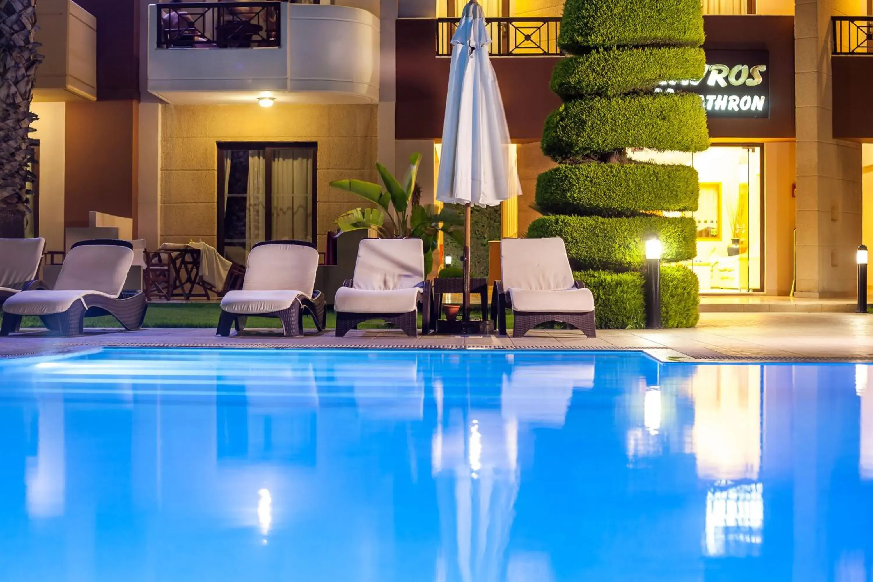 Swimming pool in Stavros Melathron Studios Swimming pool in Stavros Melathron Studios