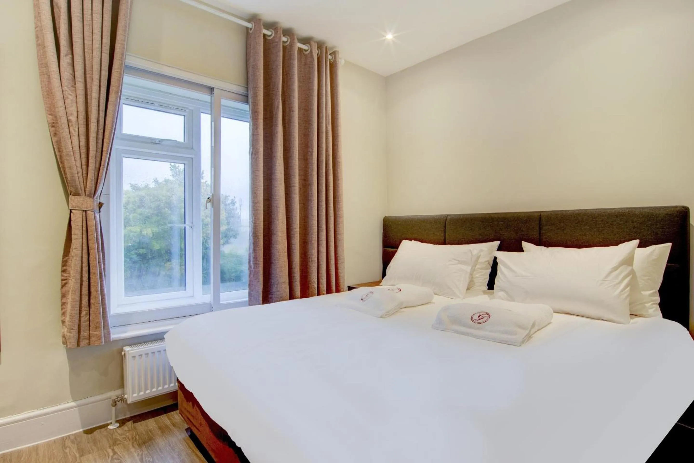 Bedroom, Bed in The Gissons Hotel - Exeter Airport & M5