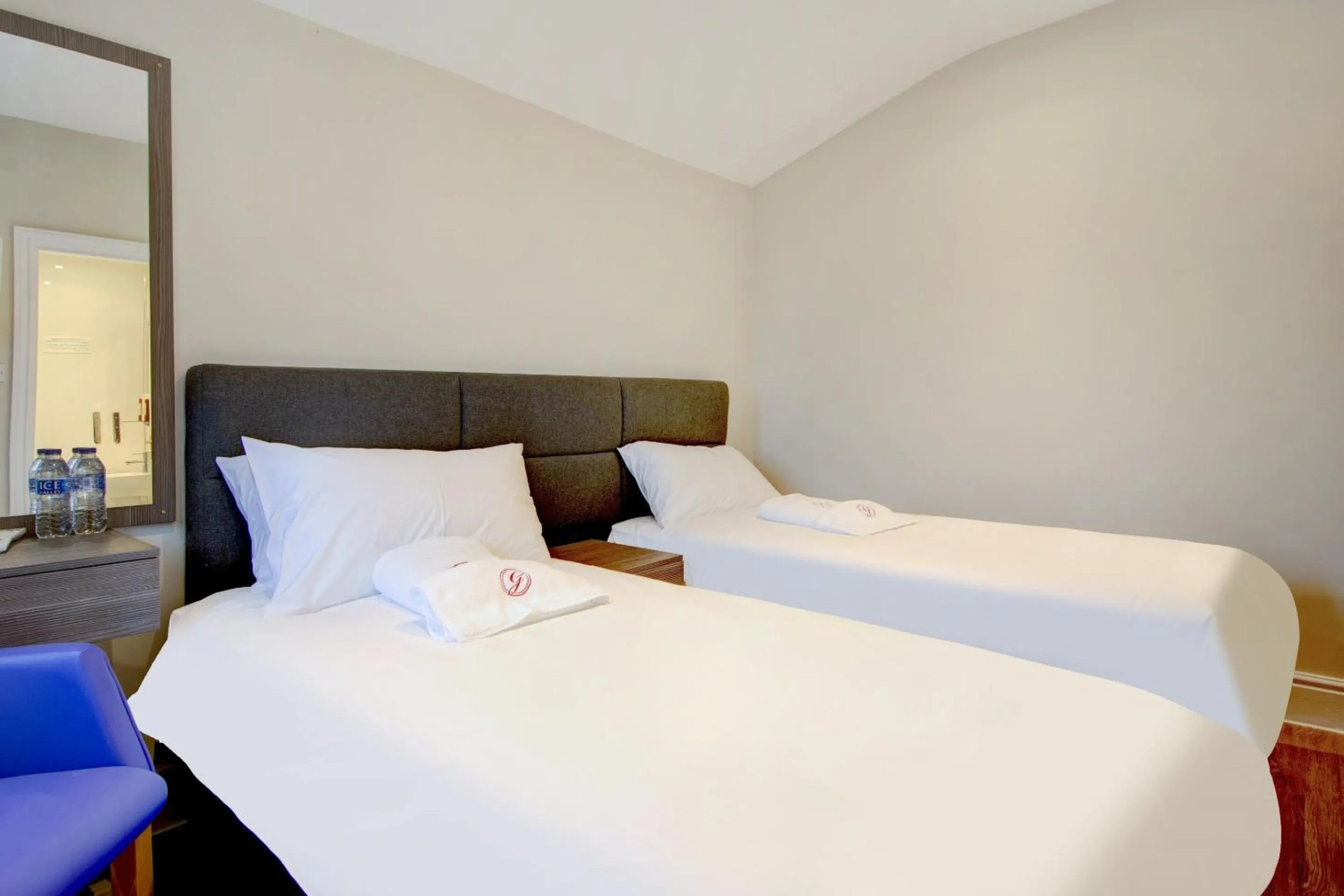 Bedroom, Bed in The Gissons Hotel - Exeter Airport & M5