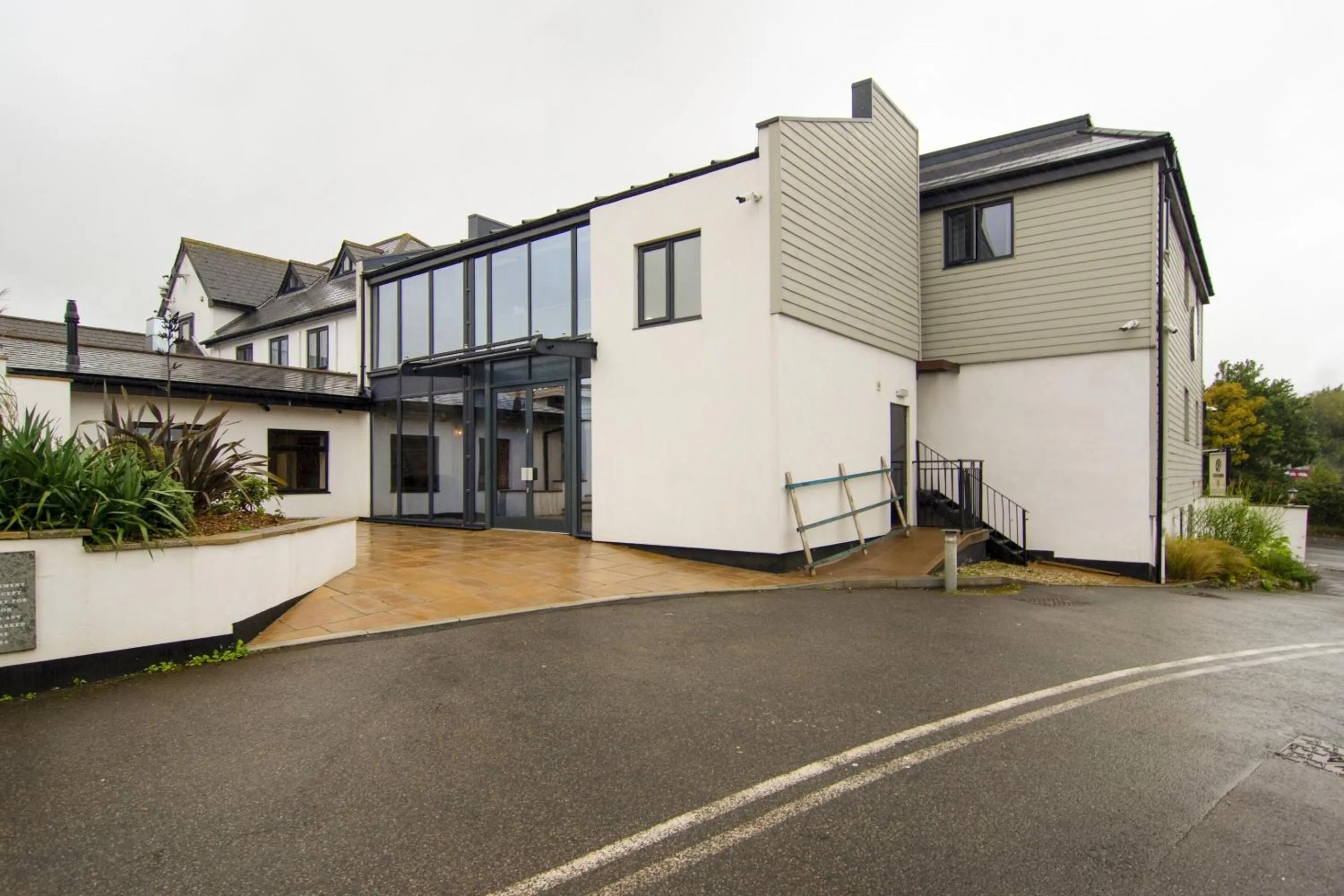 Facade/entrance in The Gissons Hotel - Exeter Airport & M5