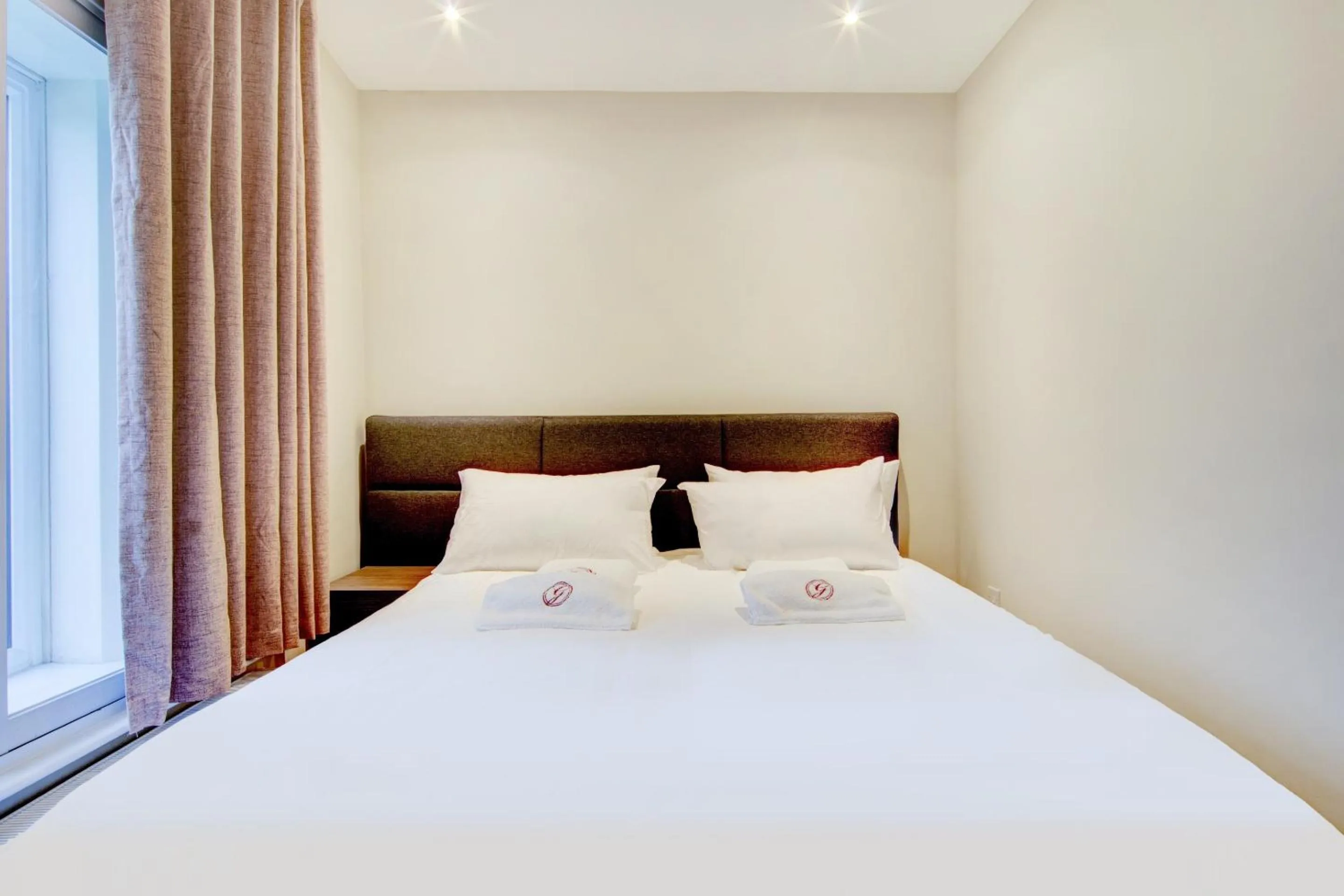 Bedroom, Bed in The Gissons Hotel - Exeter Airport & M5