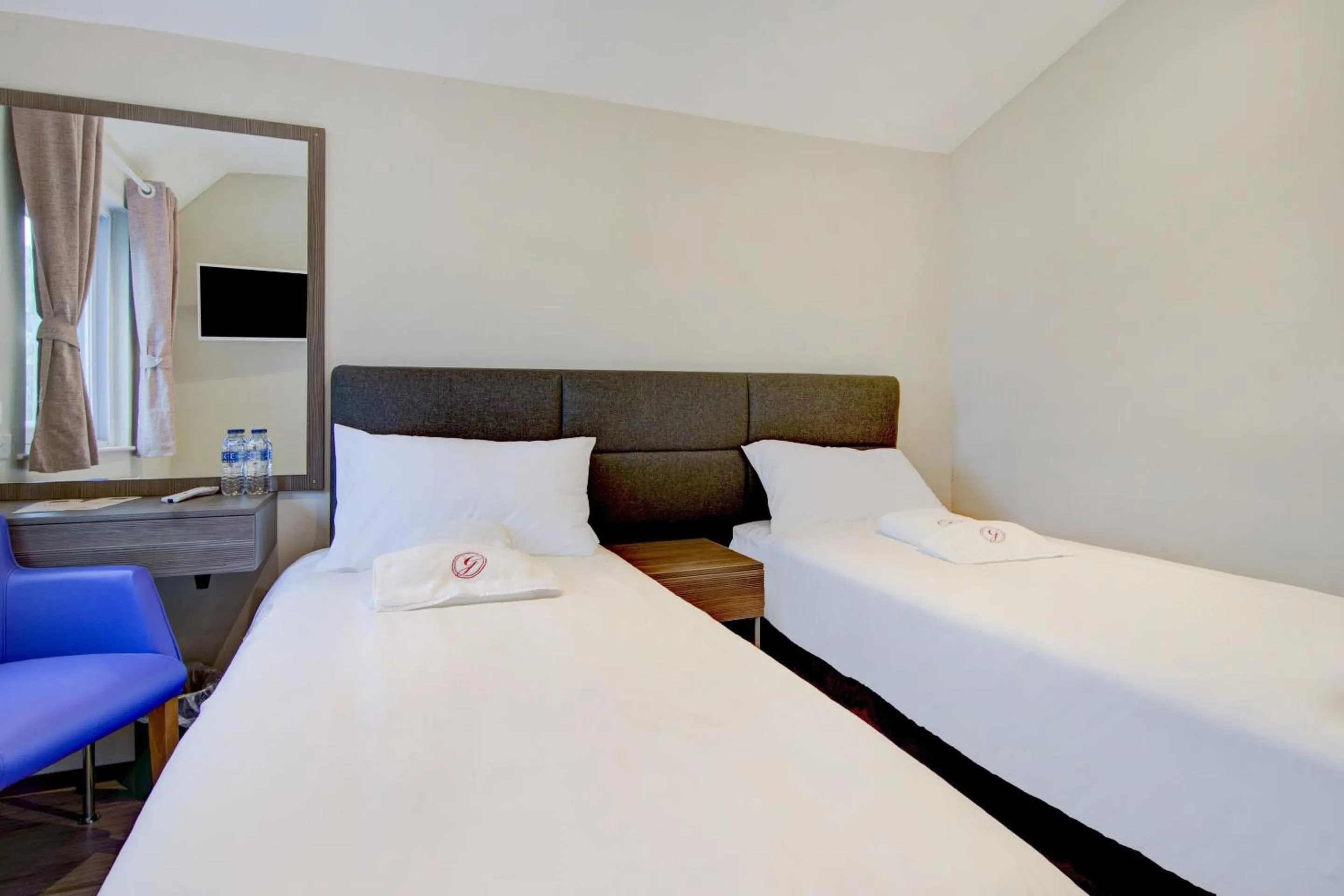 Bedroom, Bed in The Gissons Hotel - Exeter Airport & M5